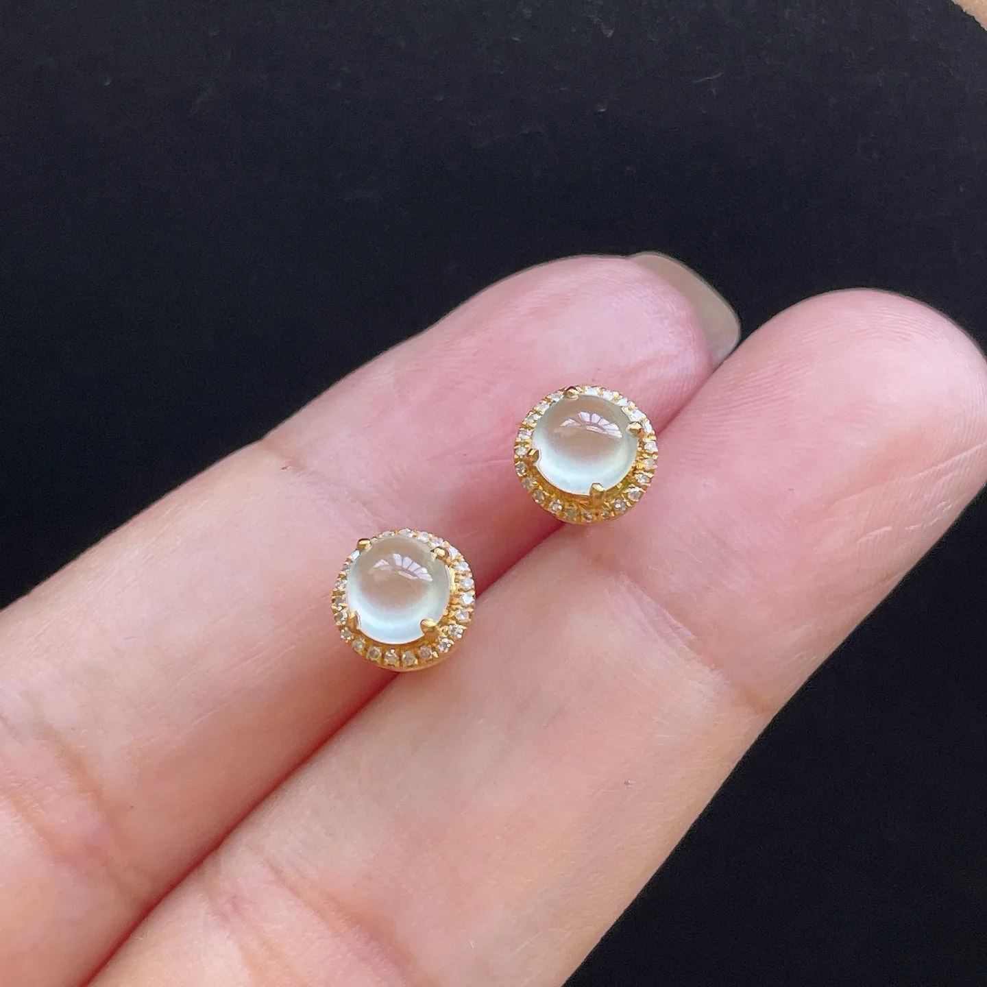 18K 冰种·蛋面耳钉

裸5.2-3