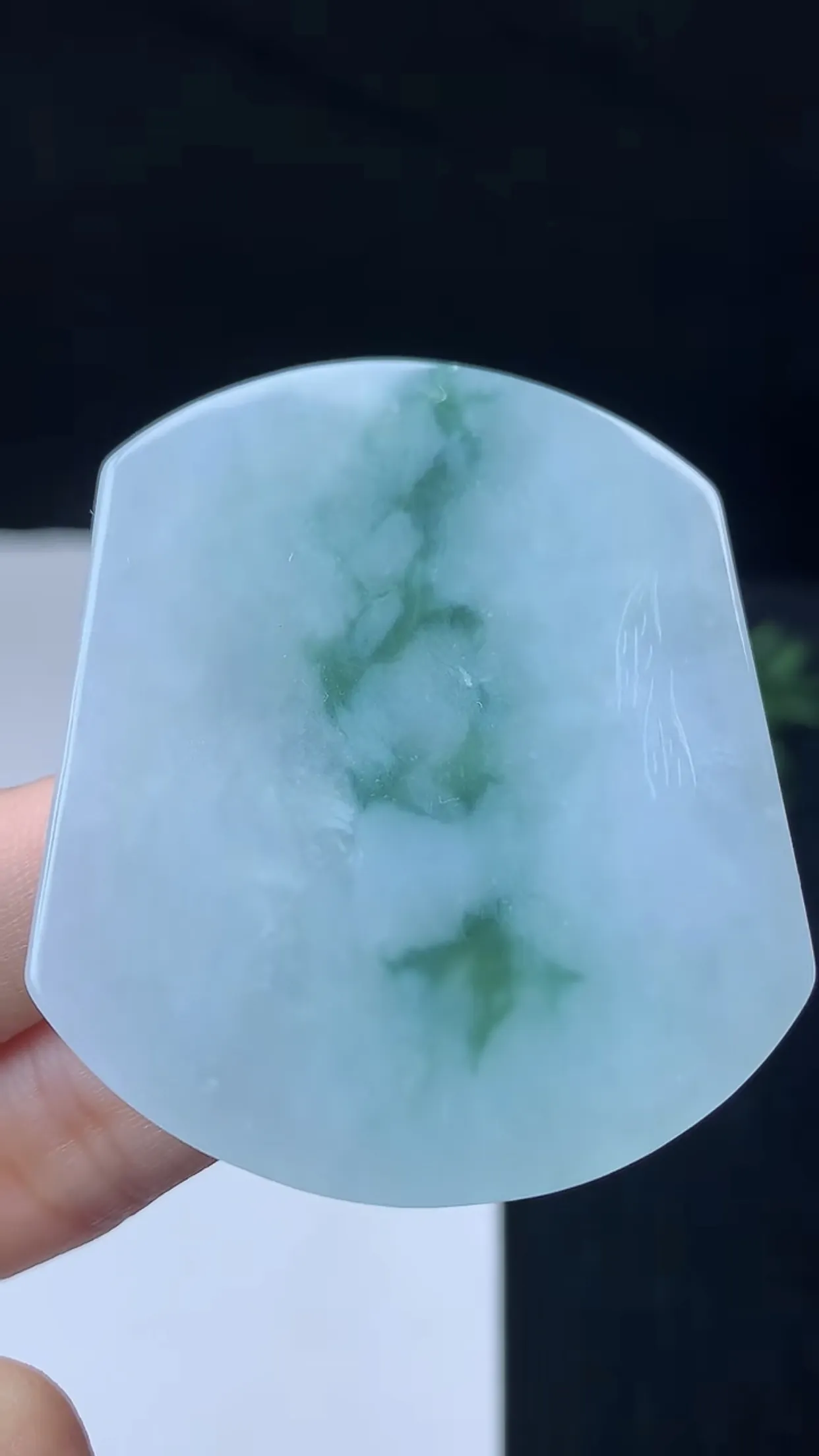 缅甸天然翡翠a货 老坑料起胶冰润 飘花生肖虎吊坠，尺寸53.9-44.5-6mm  y  33.00