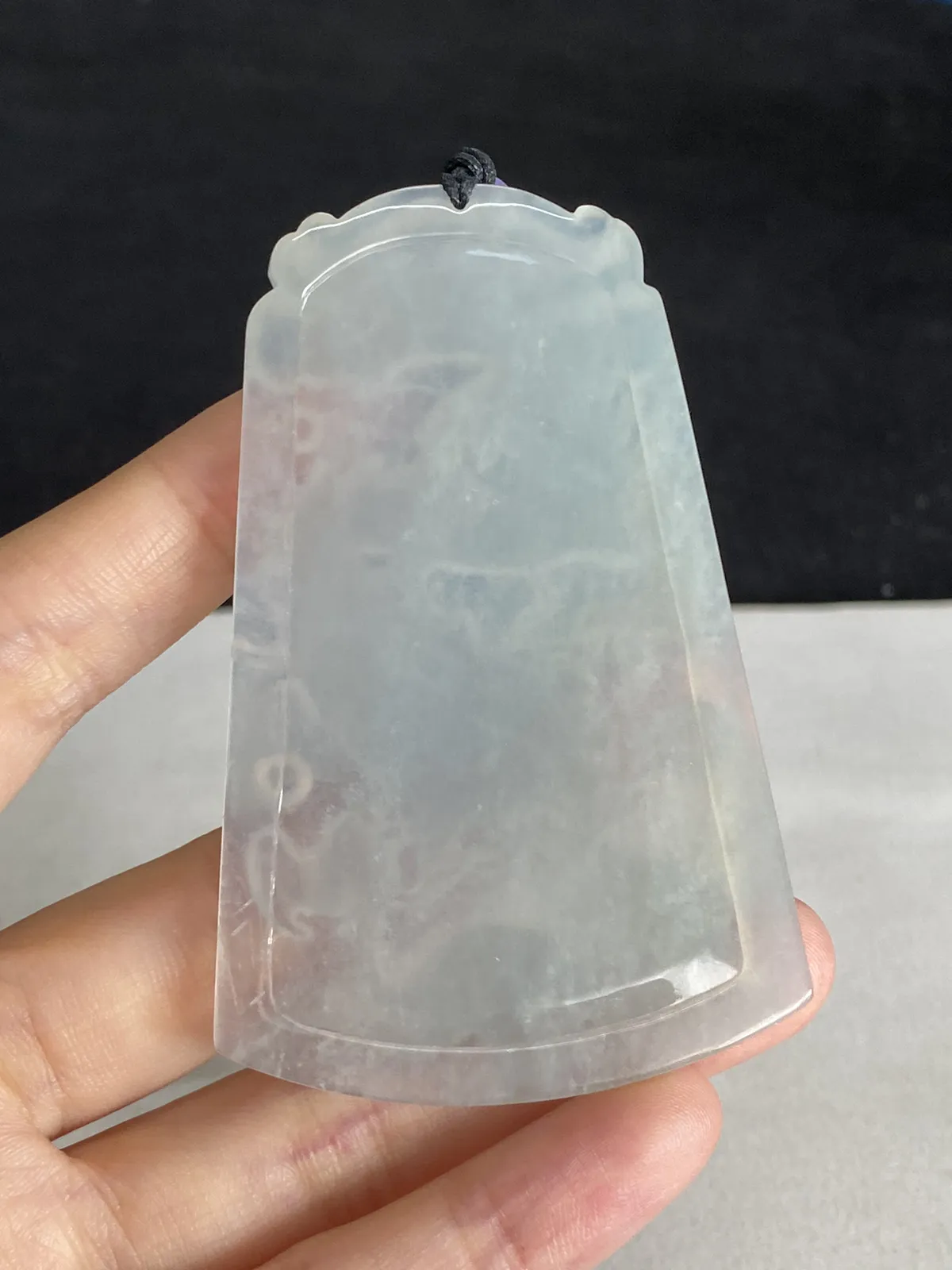 翡翠糯化种白色吊坠，配珠未测