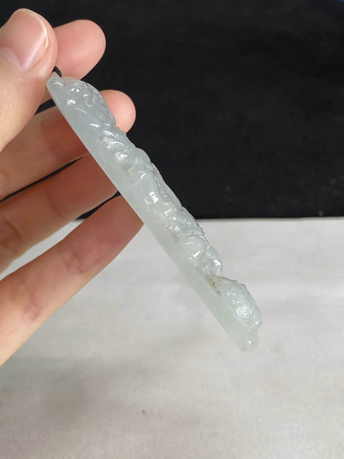 翡翠糯化种白色吊坠，配珠未测