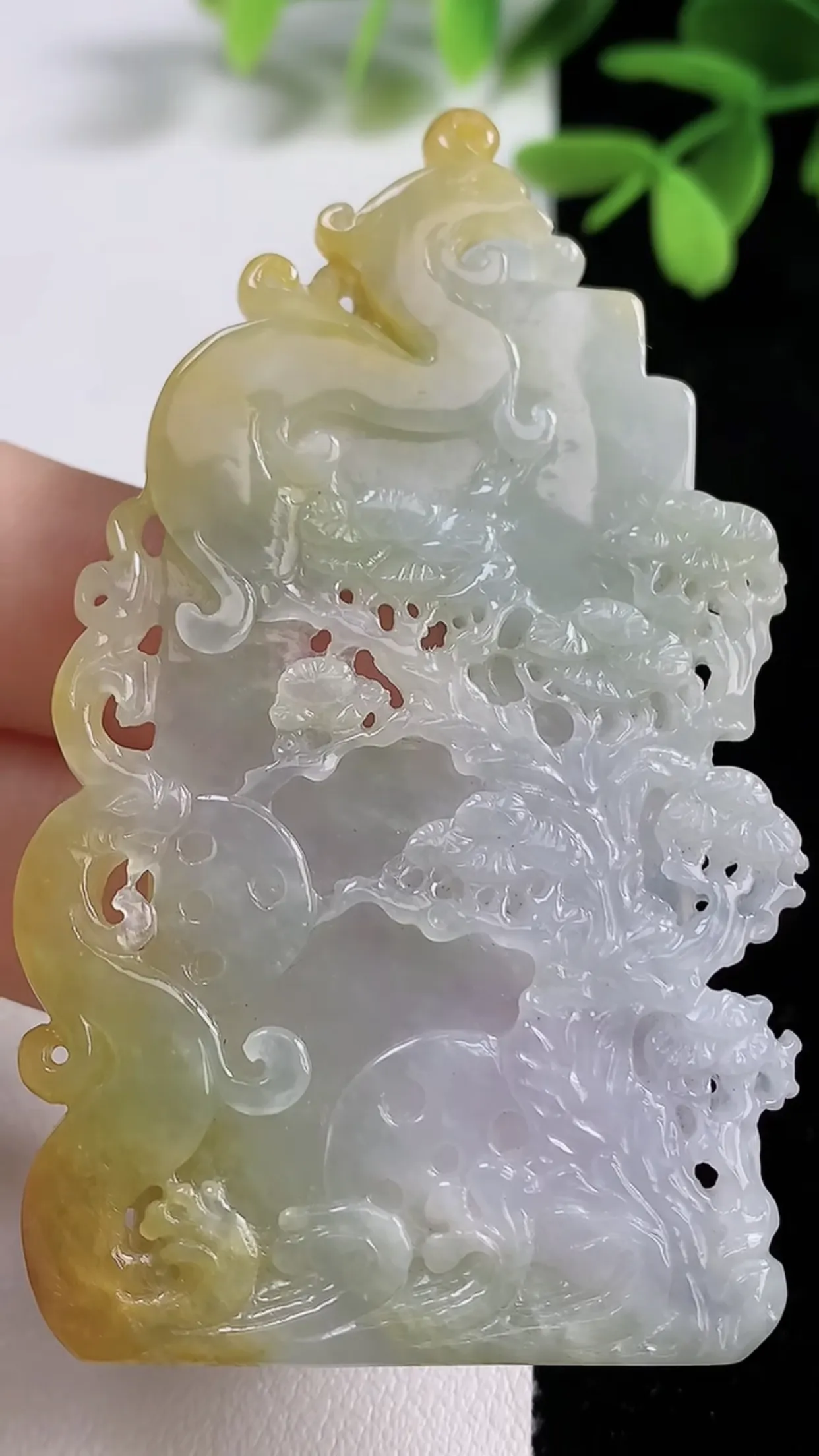 缅甸天然翡翠a货 老坑料起胶冰润 飘黄翡意境山水牌吊坠，尺寸68.5-38.3-5mm  y 27.90