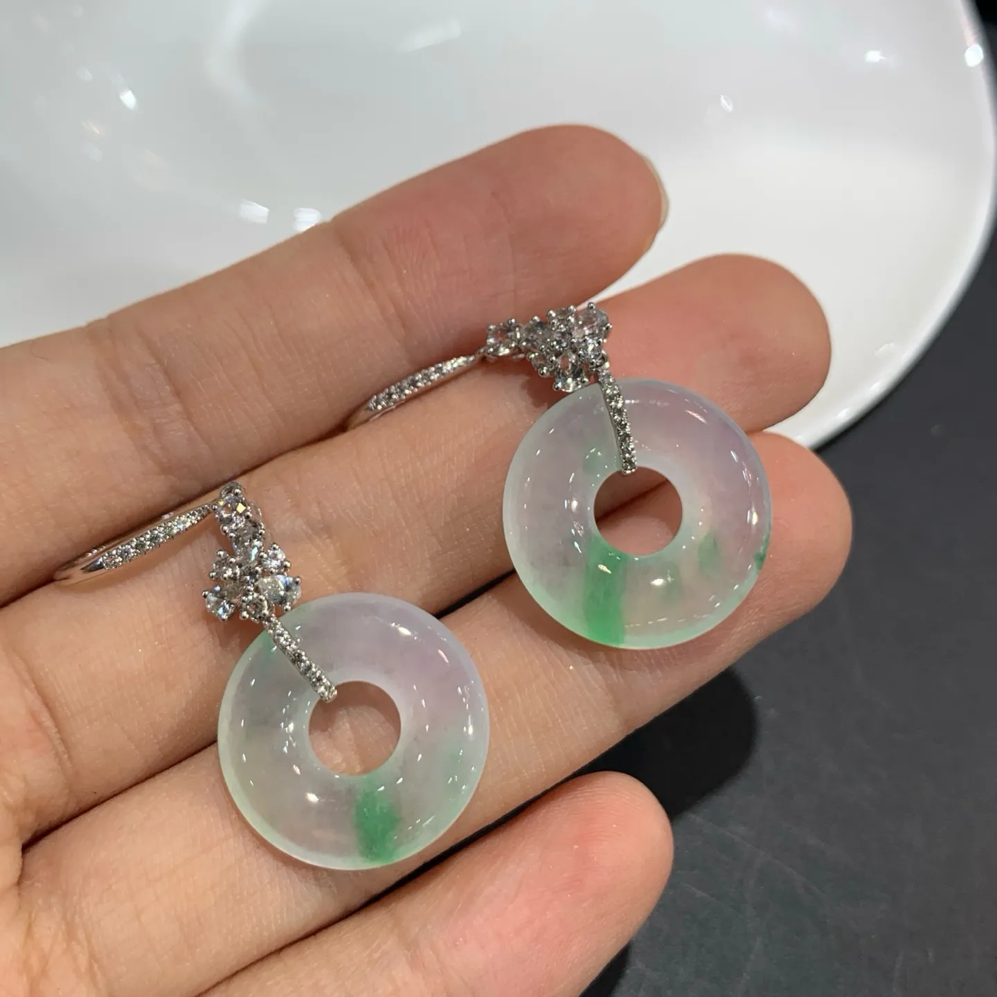 冰种飘绿精美耳坠