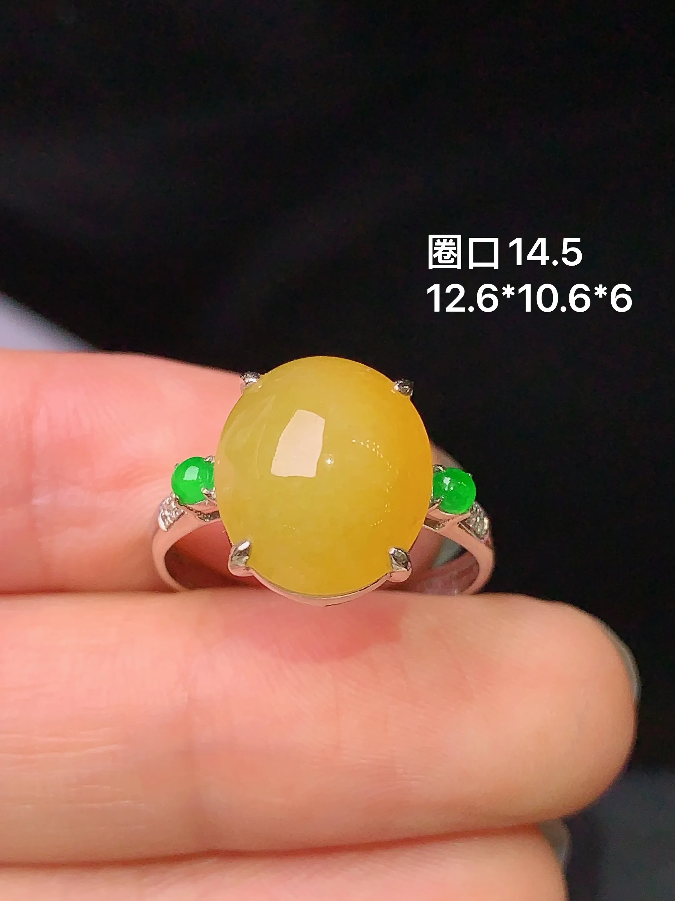 18k金钻镶嵌黄翡蛋面吊坠 玉质细腻 色泽艳丽 圈口14.5 整体尺寸12.6*10.6*6