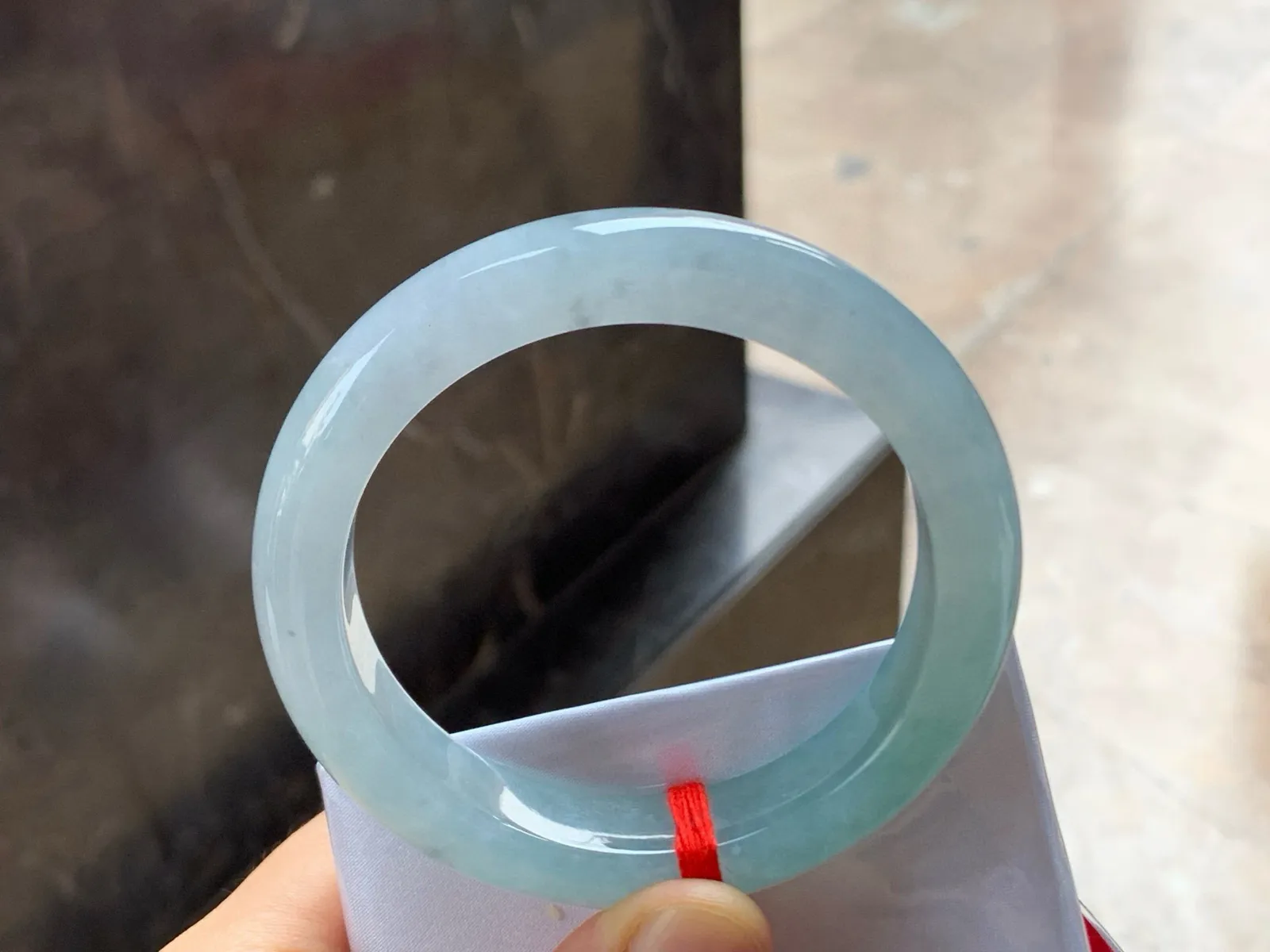 尺寸55.7/11.8/9.1，细糯冰手镯
水润细腻 种老