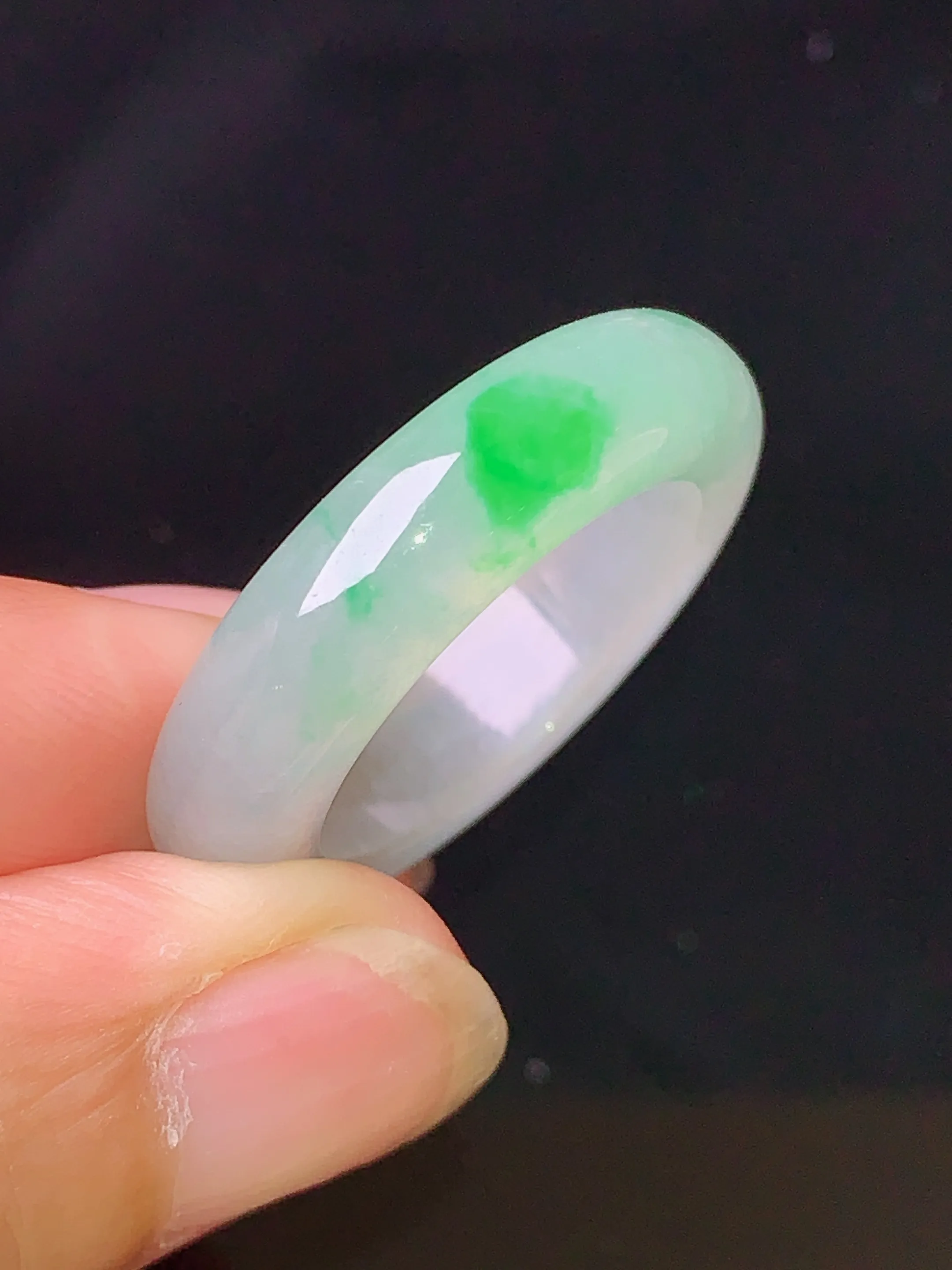 飘绿指环 玉质细腻 色泽艳丽 圈口17.5 整体尺寸27*6*4.5