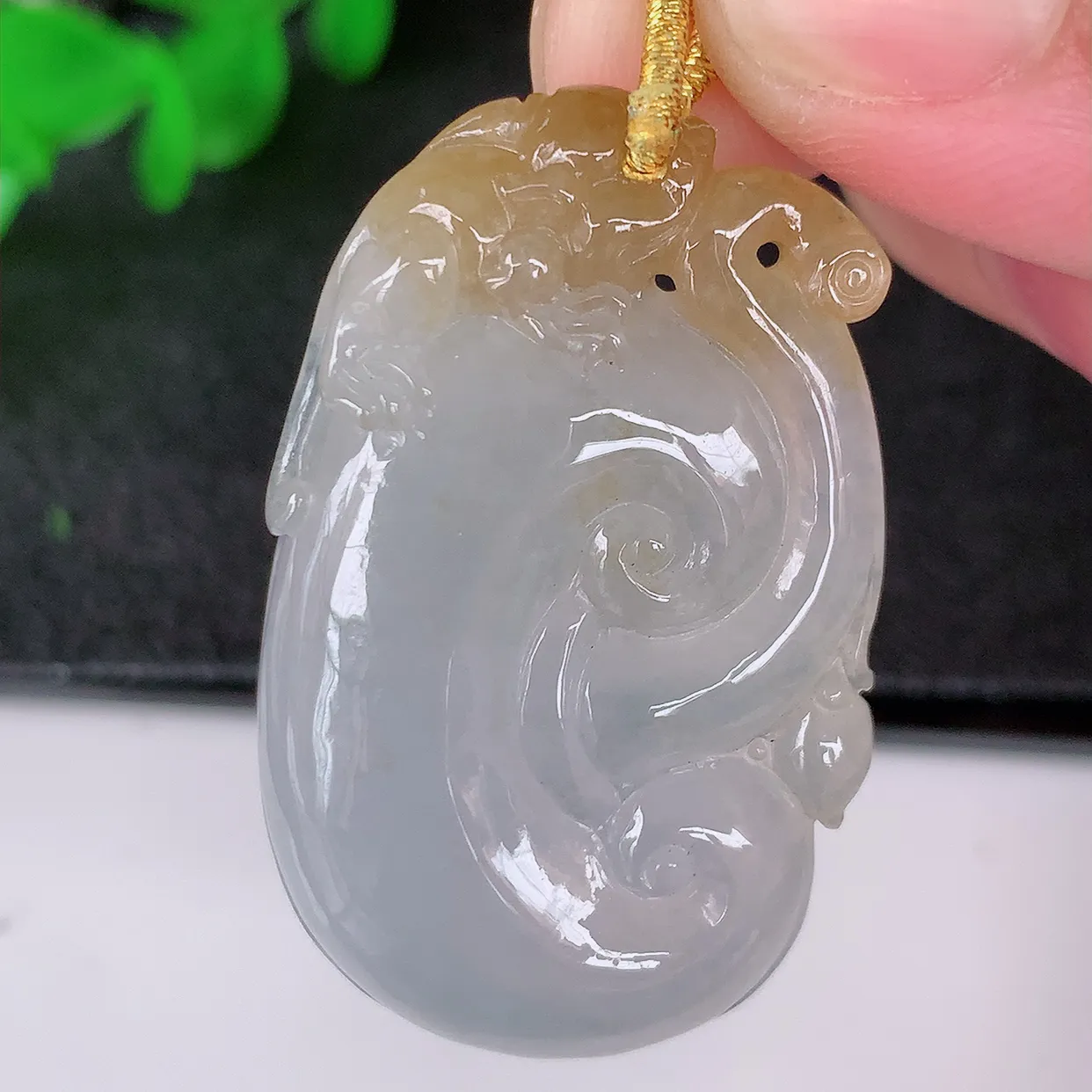 自然光实拍，冰种黄翡如意翡翠吊坠，冰透，翠色灵动，饱满，万事如意，如意一生，配戴精美！#01.23