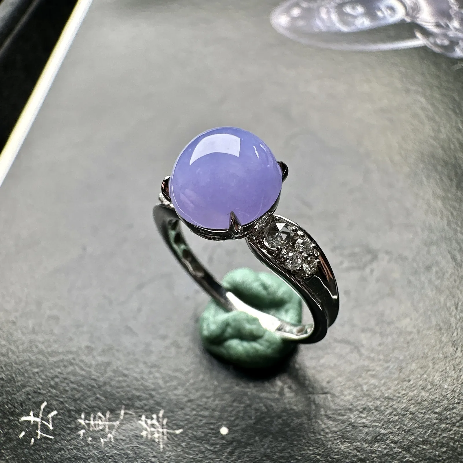 【冰种紫蛋戒指】料子漂亮，质地细腻，形状饱满厚装，18K金钻镶嵌，裸石尺寸8.6*8.3*5.5毫米，圈口可改