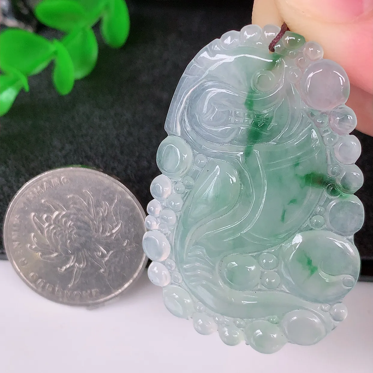 自然光实拍，冰种飘花翡翠龙腾盛世、龙牌吊坠，种水好，雕工立体精致，佩戴霸气时尚！#01.23