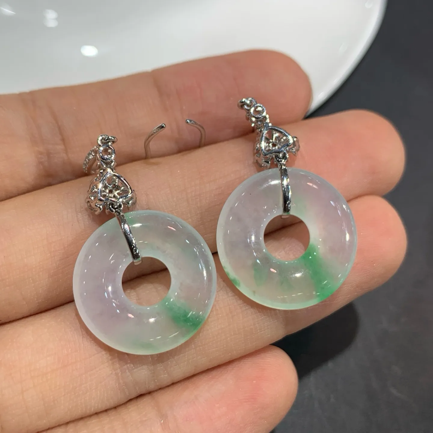 冰种飘绿精美耳坠