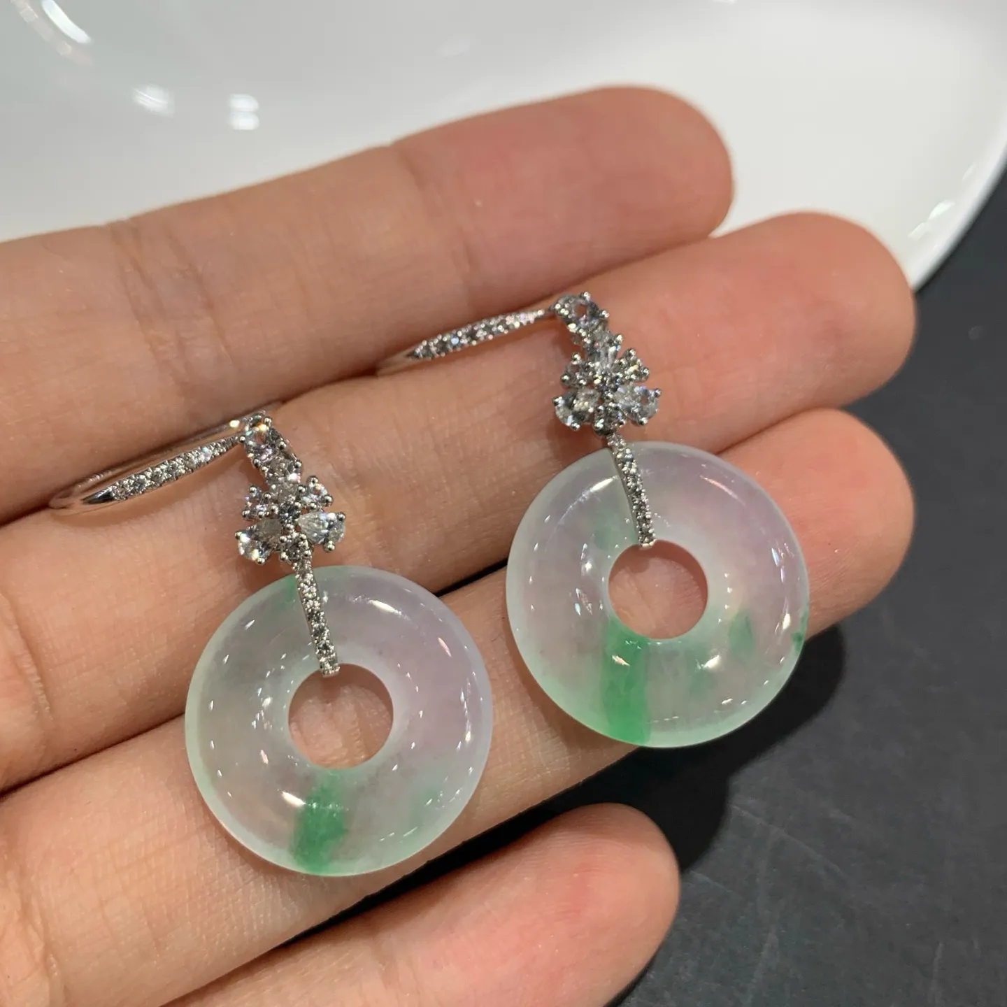 冰种飘绿精美耳坠