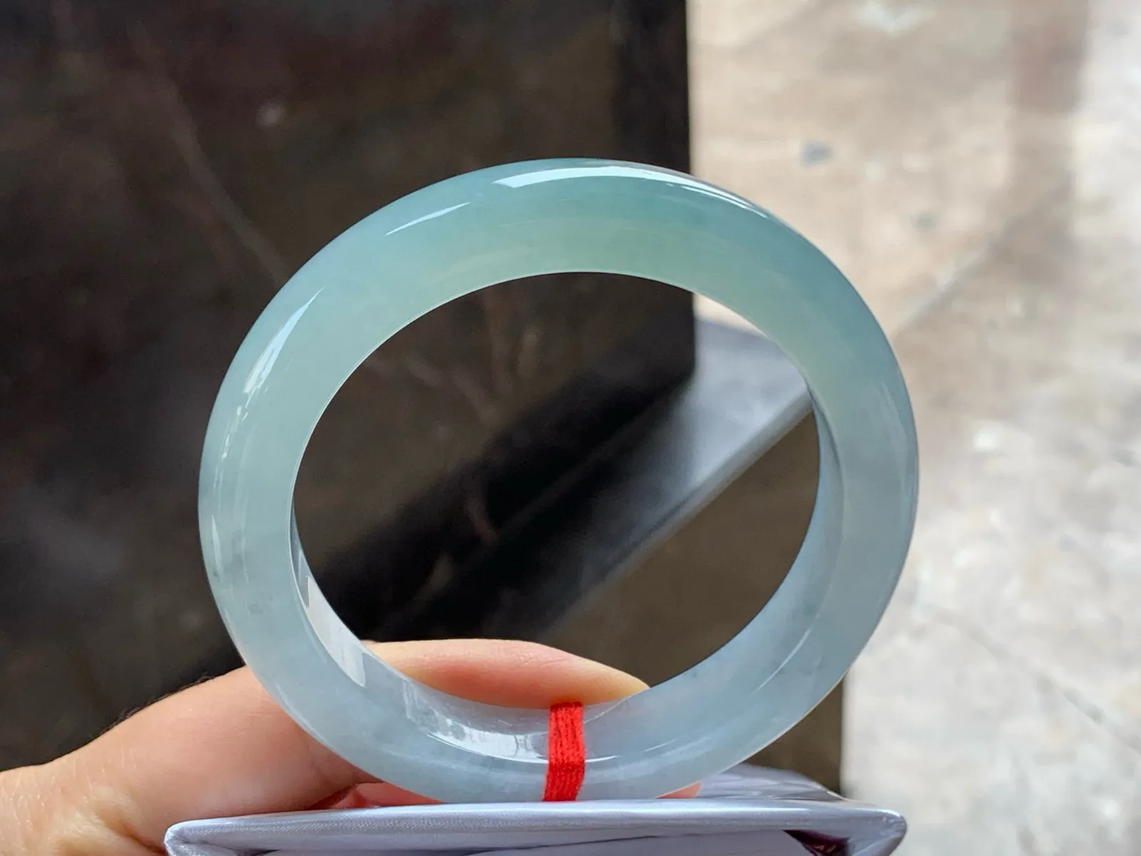 尺寸55.7/11.8/9.1，细糯冰手镯
水润细腻 种老