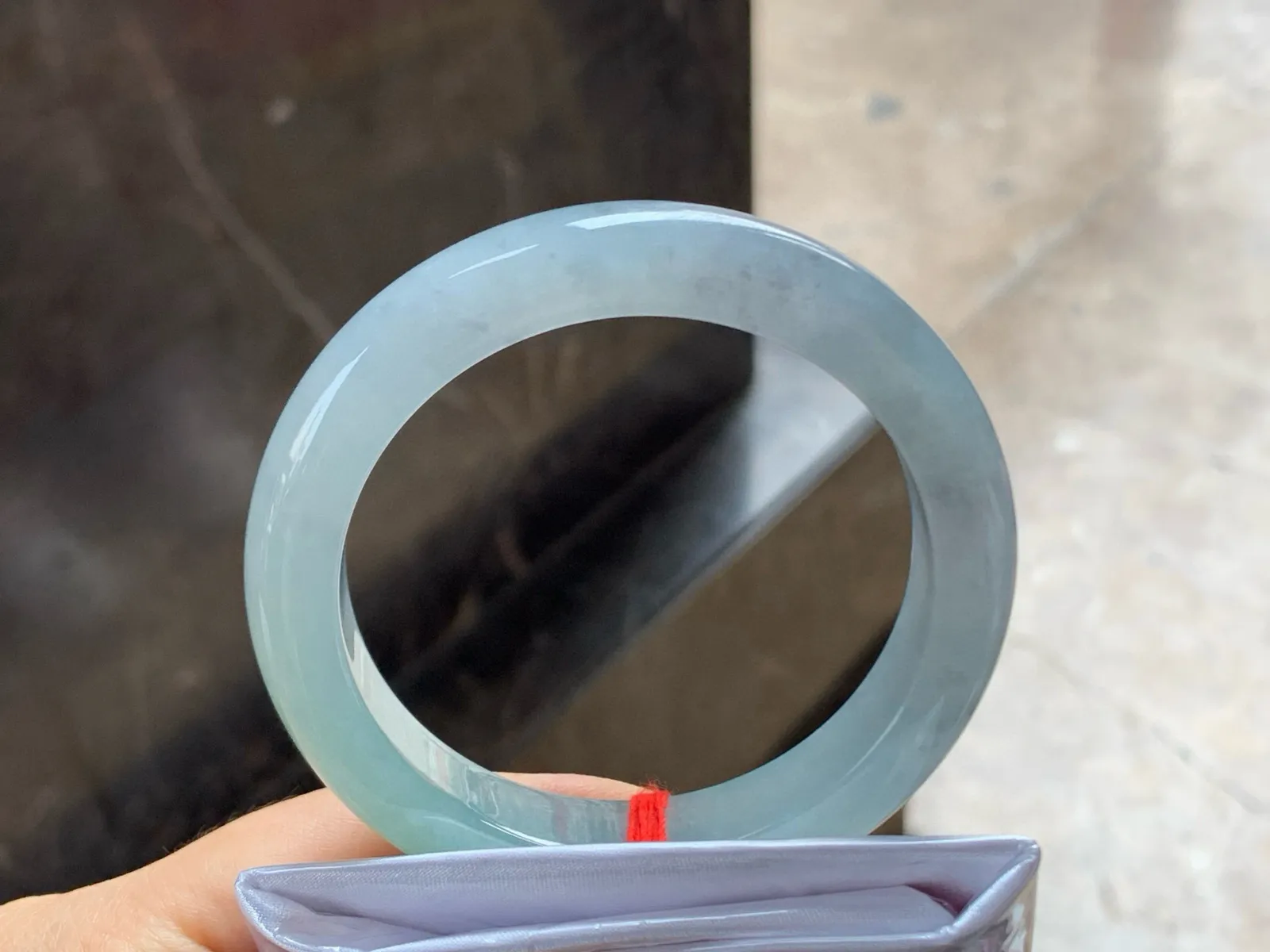 尺寸55.7/11.8/9.1，细糯冰手镯
水润细腻 种老