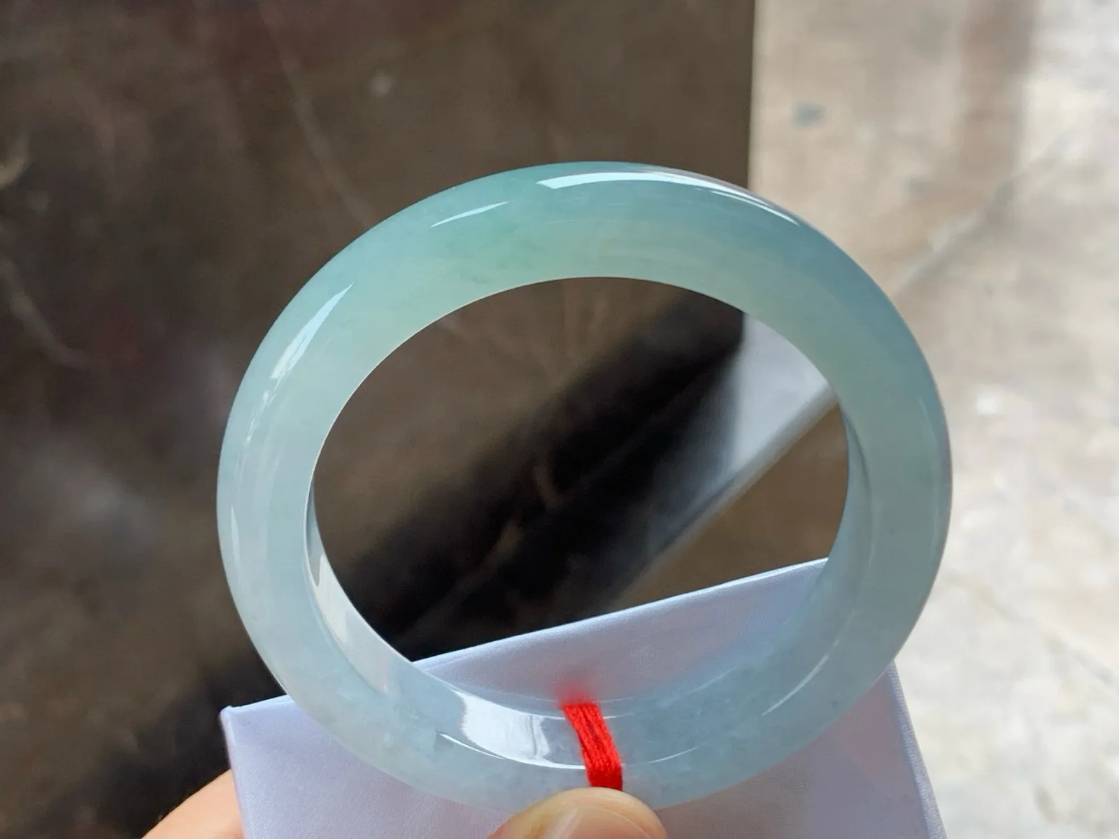尺寸55.7/11.8/9.1，细糯冰手镯
水润细腻 种老