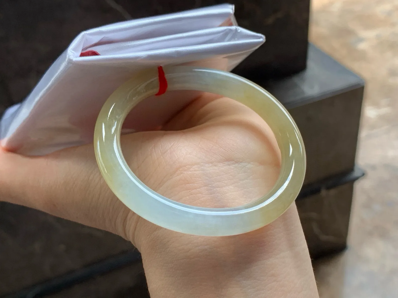 尺寸52.1/9.1/7.9，黄翡贵妃手镯， 水润颜色漂