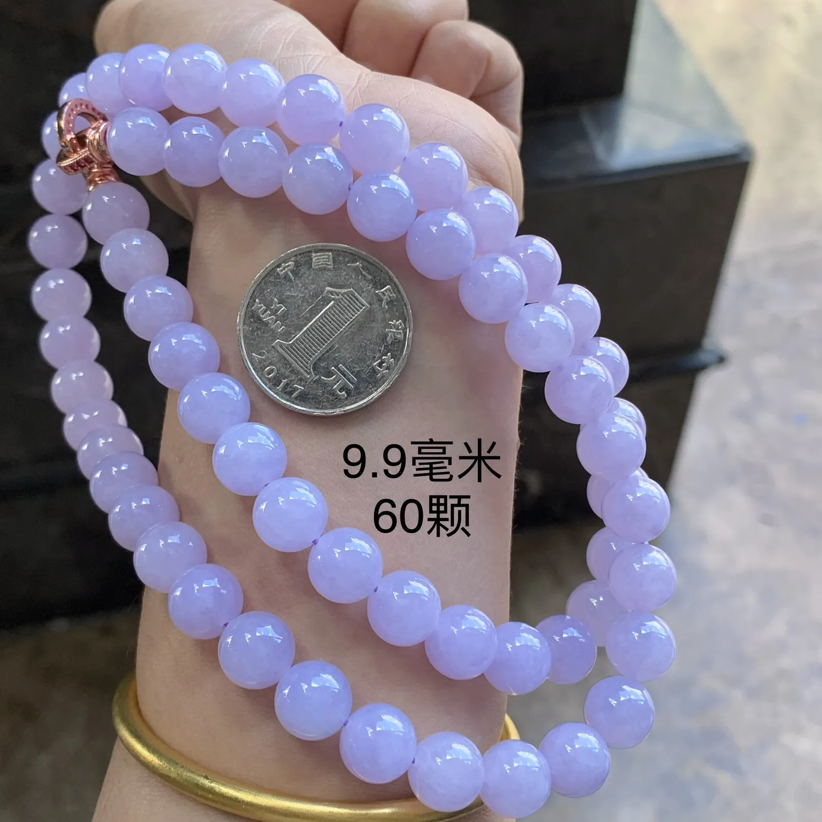紫罗兰珠串
 颜色浓郁，佩戴大气