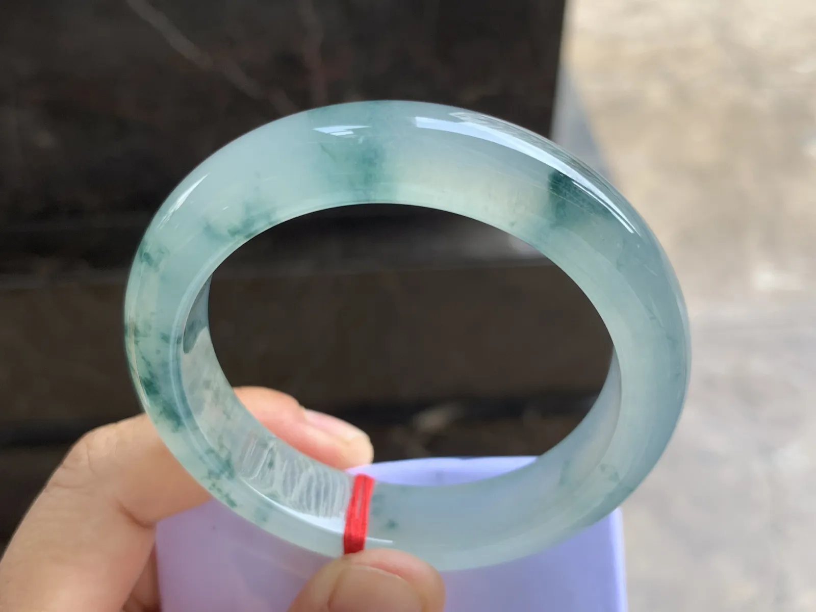 53-12.3-8.5mm
冰种飘花手镯 水润冰透 花色清爽灵动