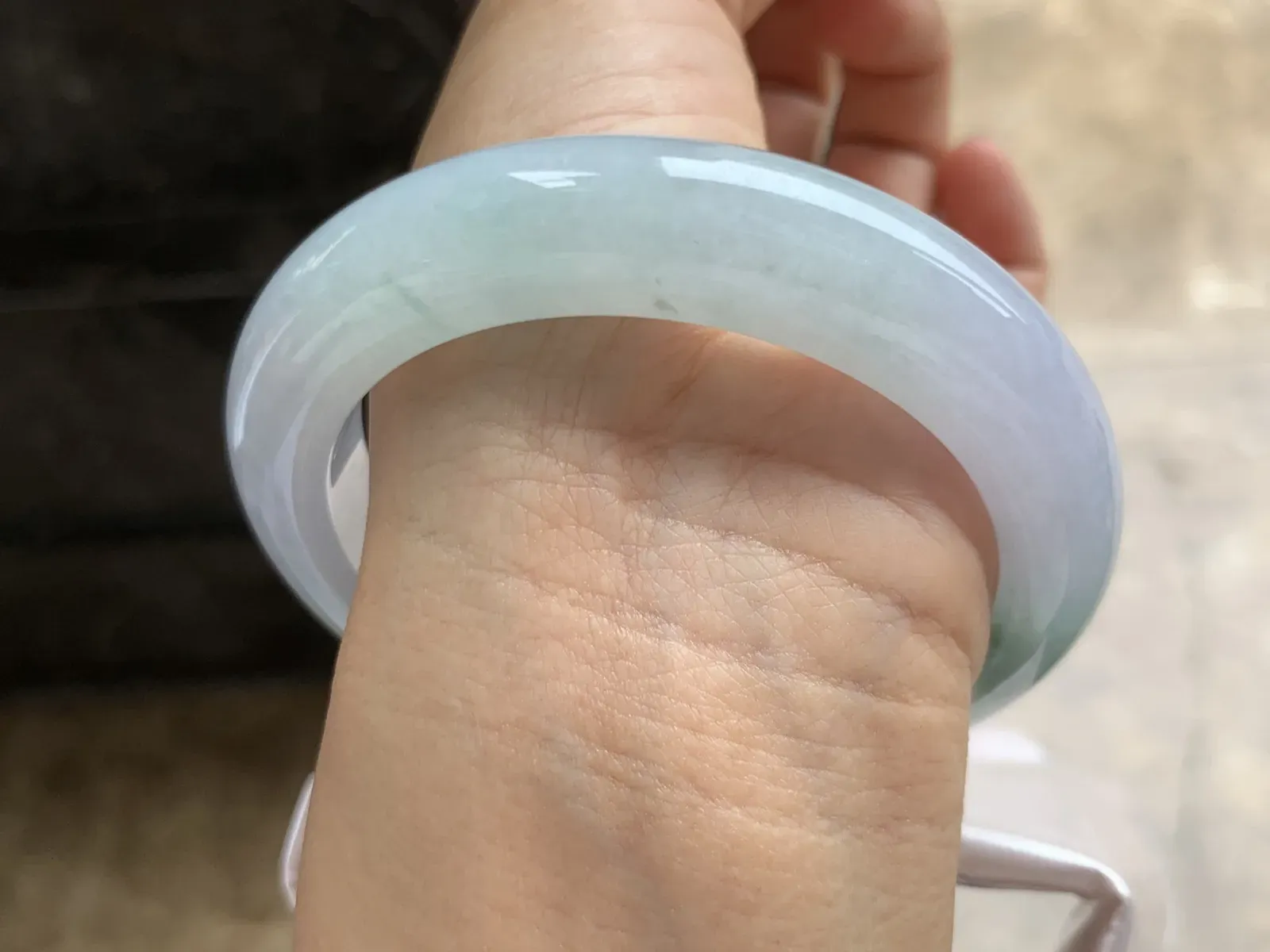 57-12-9.8mm
飘花手镯 淡春彩飘花 底子细腻 花色漂亮
推荐