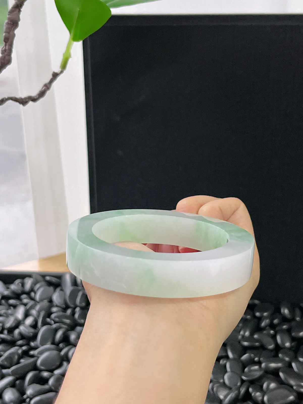 冰糯种飘绿毛胚，正圈最大做57圈口，最小做54.3圈口
