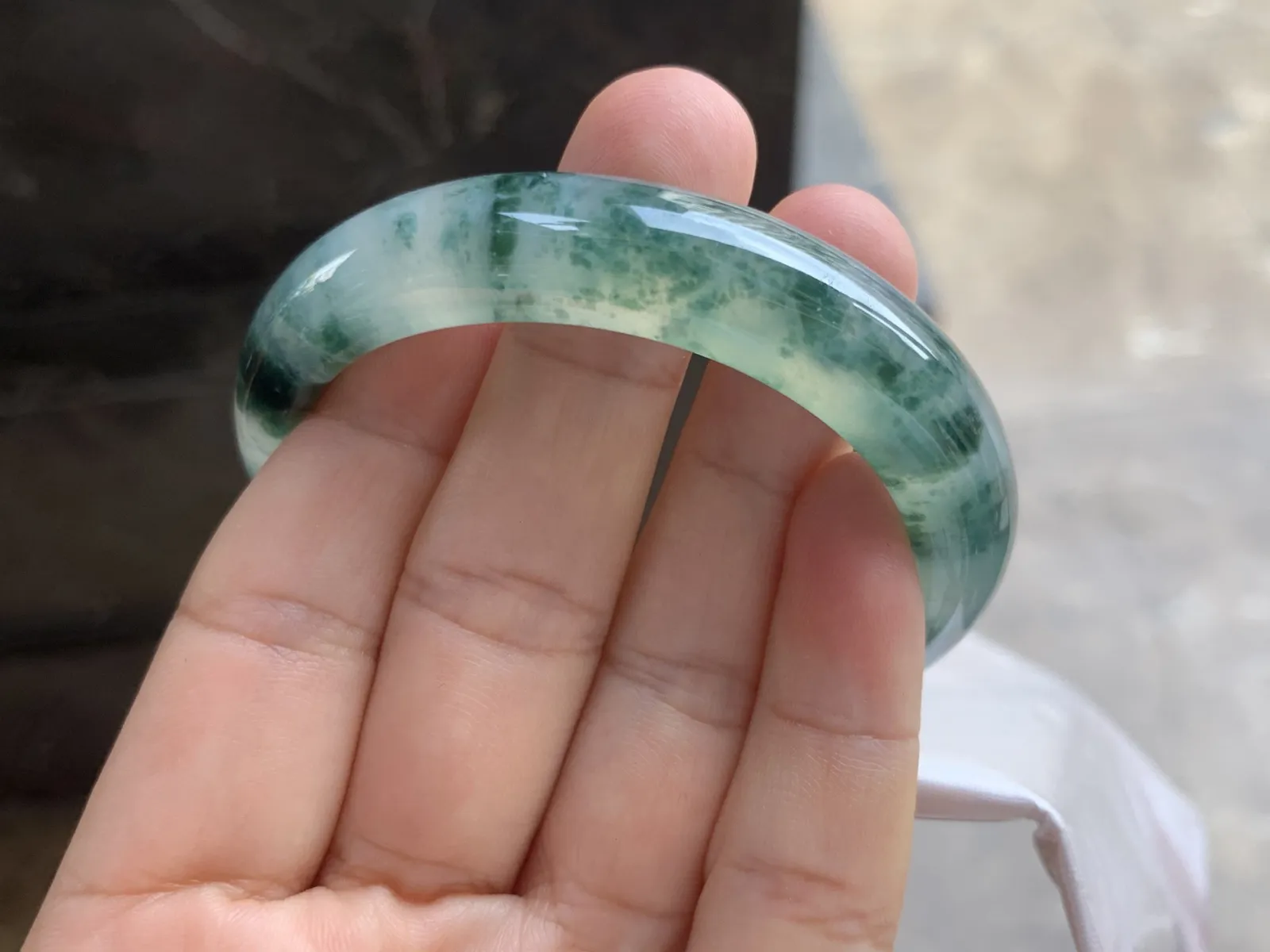 53-12-7.5mm
冰种飘花贵妃手镯 特色水草花 正圈50/51可带
