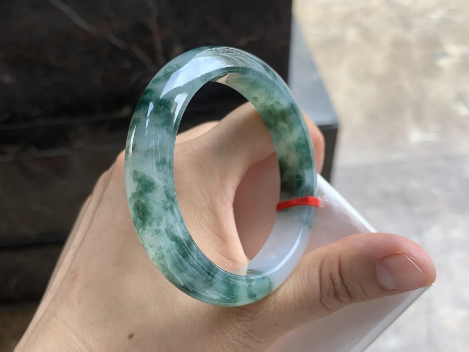 52.5-12-9mm
飘花手镯 底子细腻 花色浓郁 性价比推荐