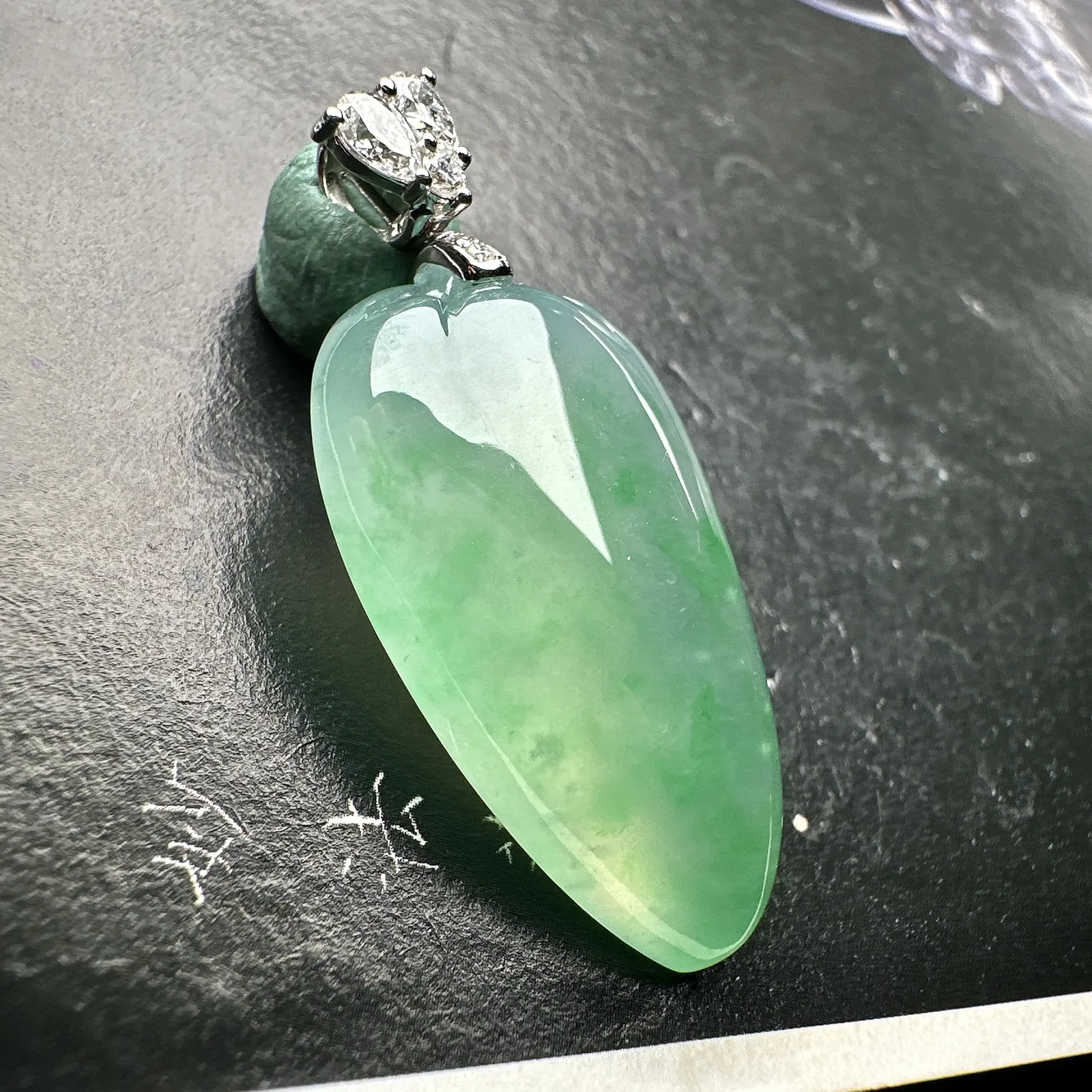 【冰种绿福瓜】老坑雪花棉，质地冰润细腻，种老起光，收藏品质，18K金钻镶嵌，裸石尺寸30*16.2*8毫米