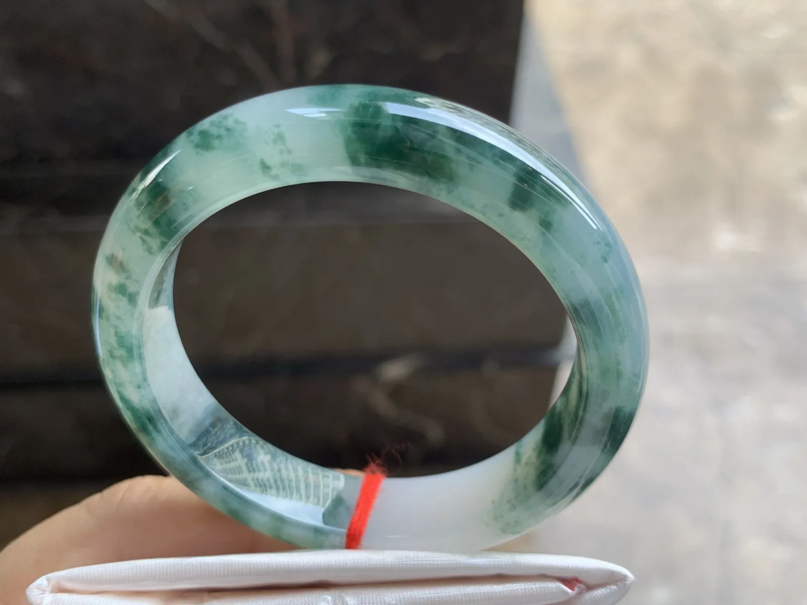 52.5-12-9mm
飘花手镯 底子细腻 花色浓郁 性价比推荐