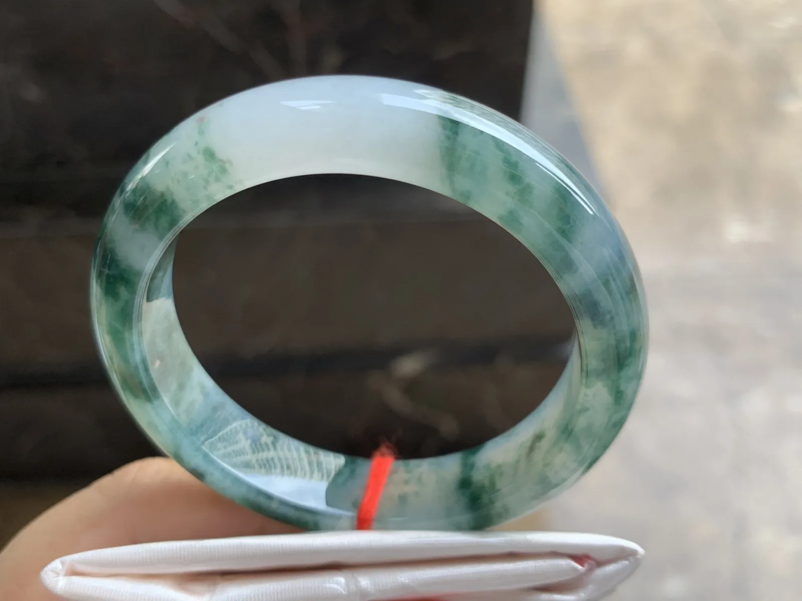 52.5-12-9mm
飘花手镯 底子细腻 花色浓郁 性价比推荐