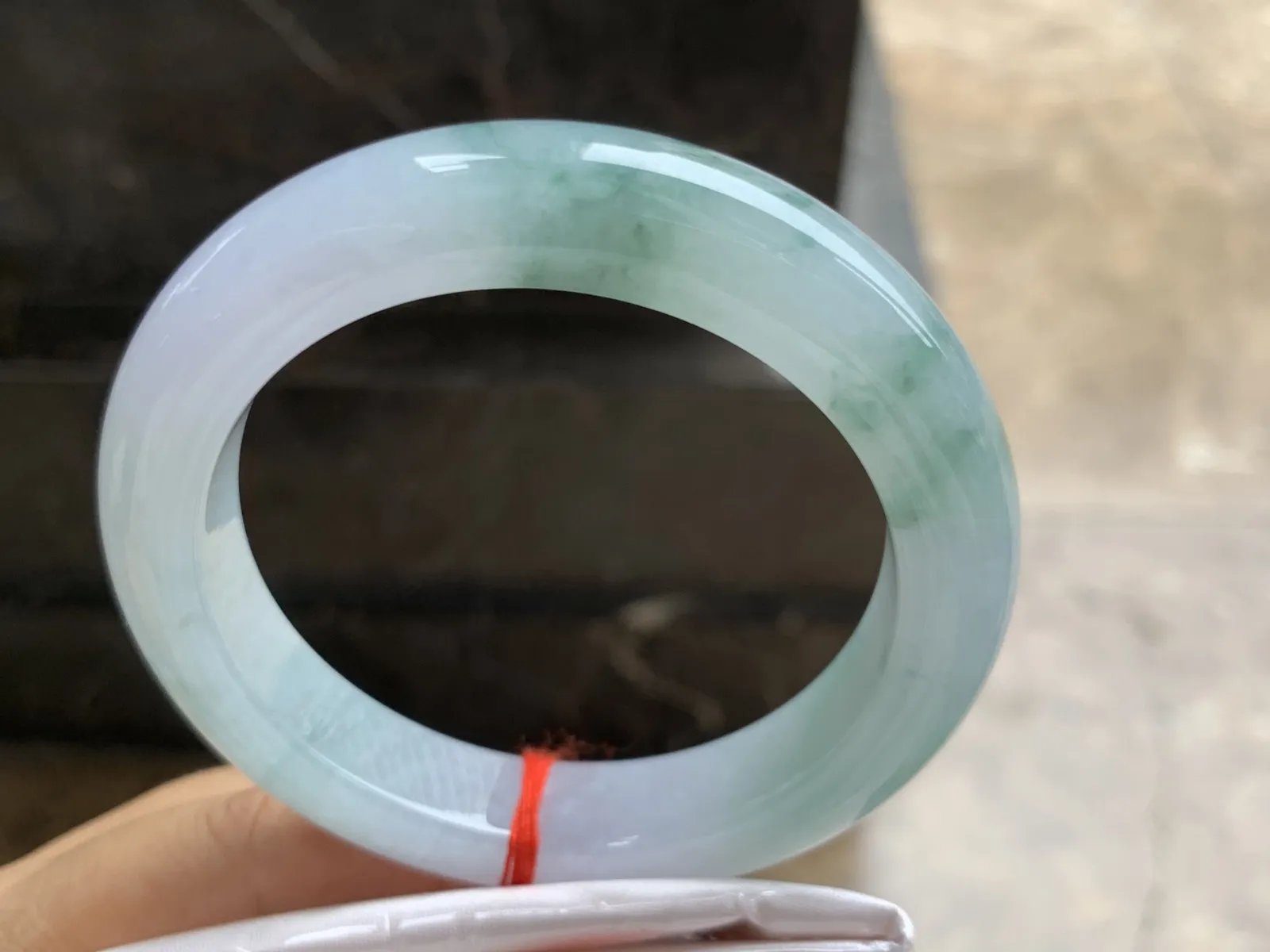 57-12-9.8mm
飘花手镯 淡春彩飘花 底子细腻 花色漂亮
推荐