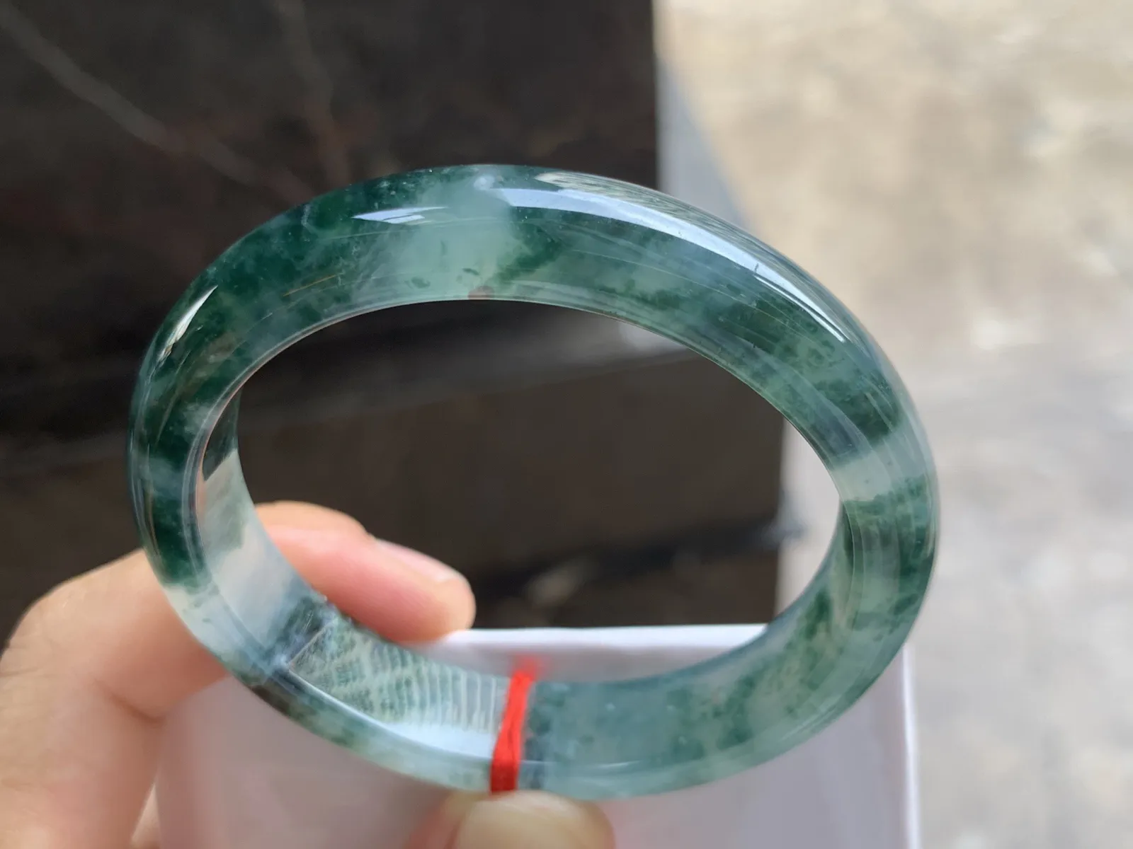 53-12-7.5mm
冰种飘花贵妃手镯 特色水草花 正圈50/51可带