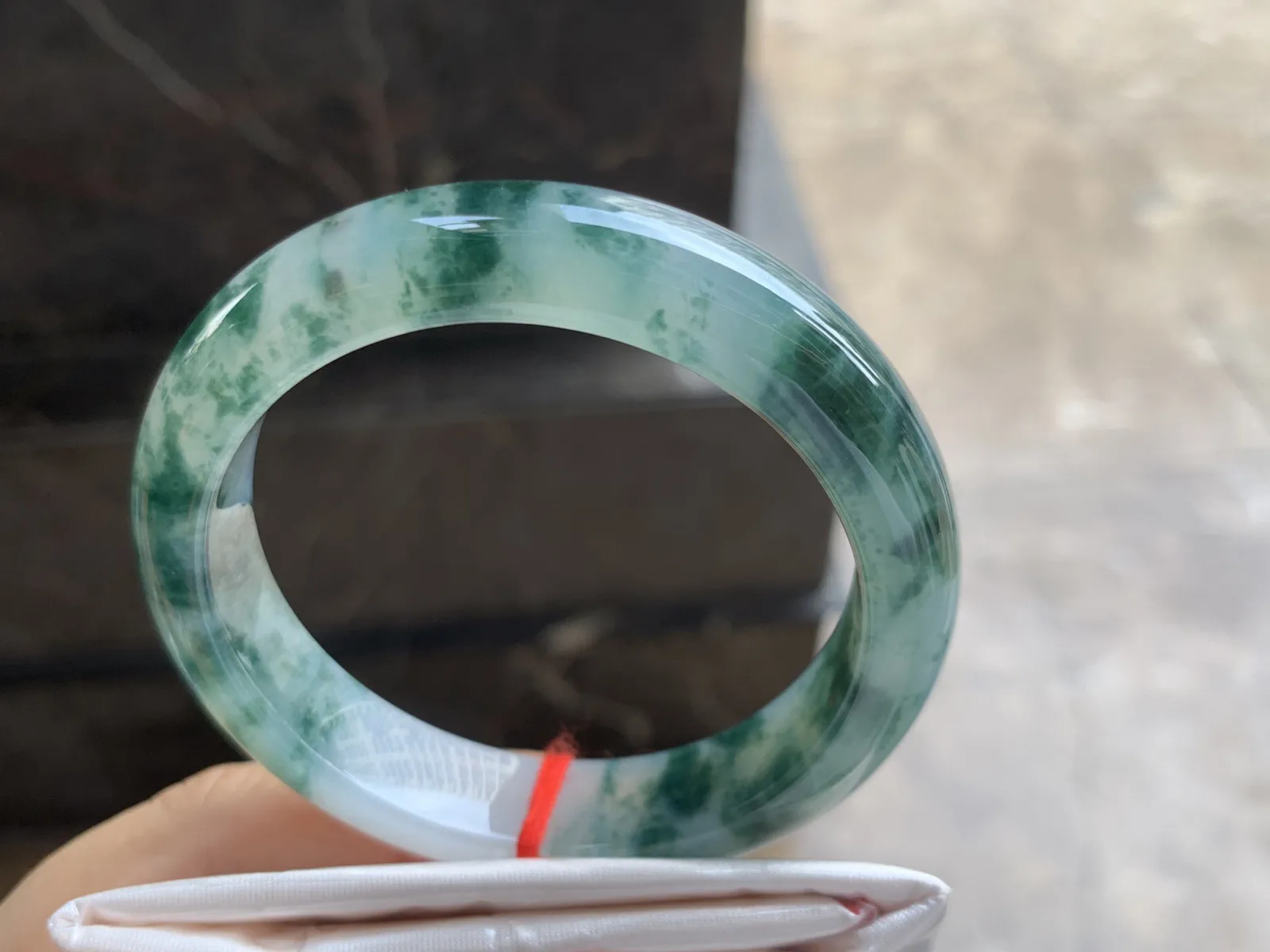 52.5-12-9mm
飘花手镯 底子细腻 花色浓郁 性价比推荐