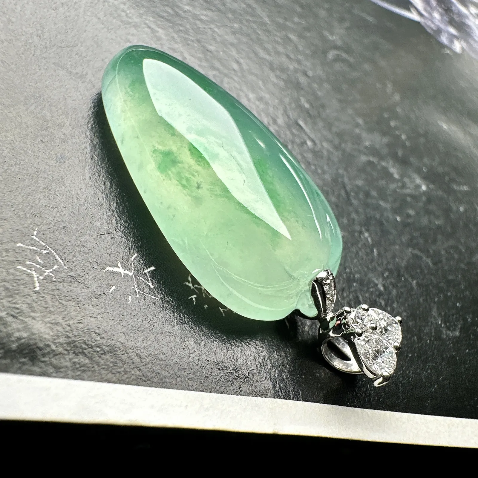 【冰种绿福瓜】老坑雪花棉，质地冰润细腻，种老起光，收藏品质，18K金钻镶嵌，裸石尺寸30*16.2*8毫米