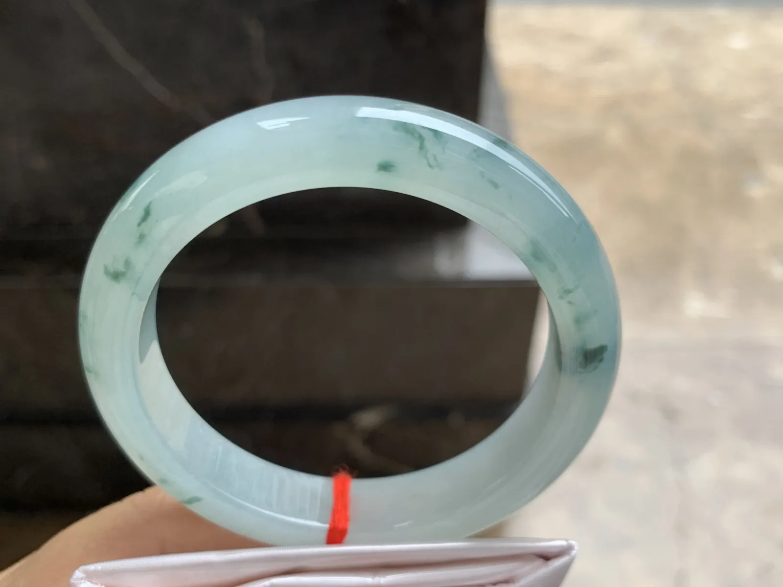 59-12.6-9.8mm
冰种飘花手镯 水润冰透 清爽 漂亮