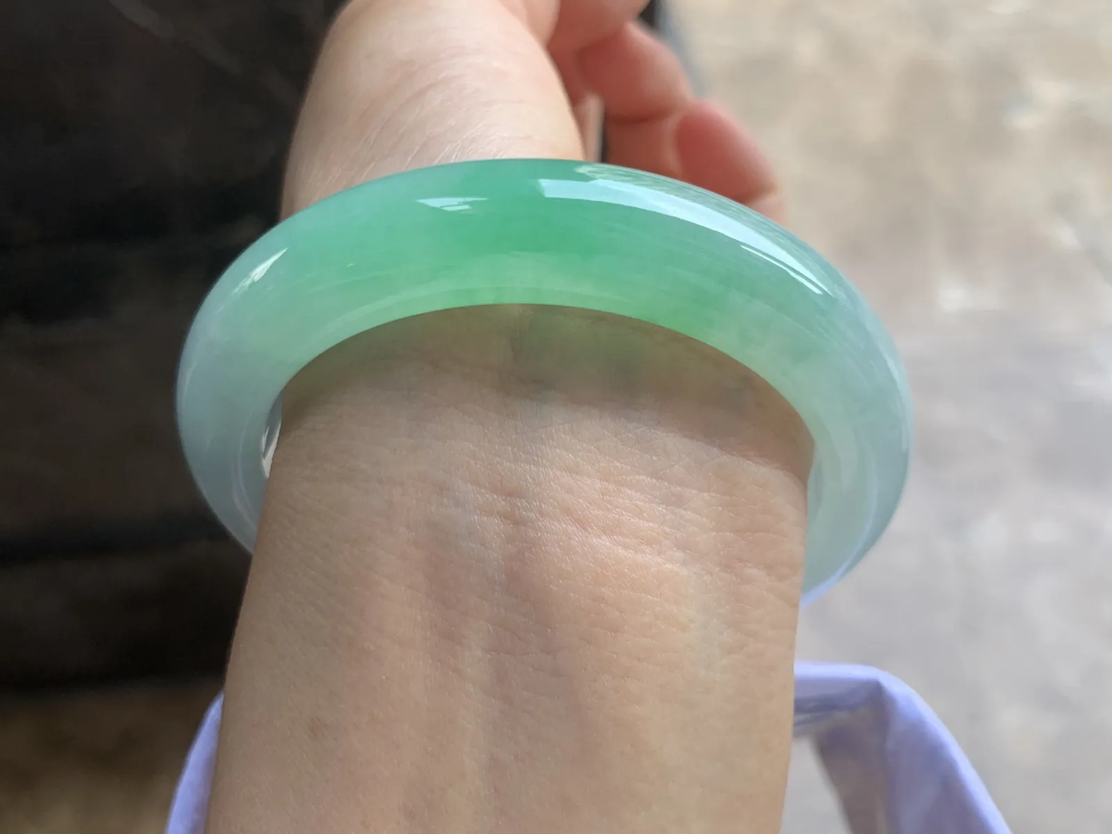 55.5-12.3-9mm
冰种带色手镯 水润光泽 有种有色 