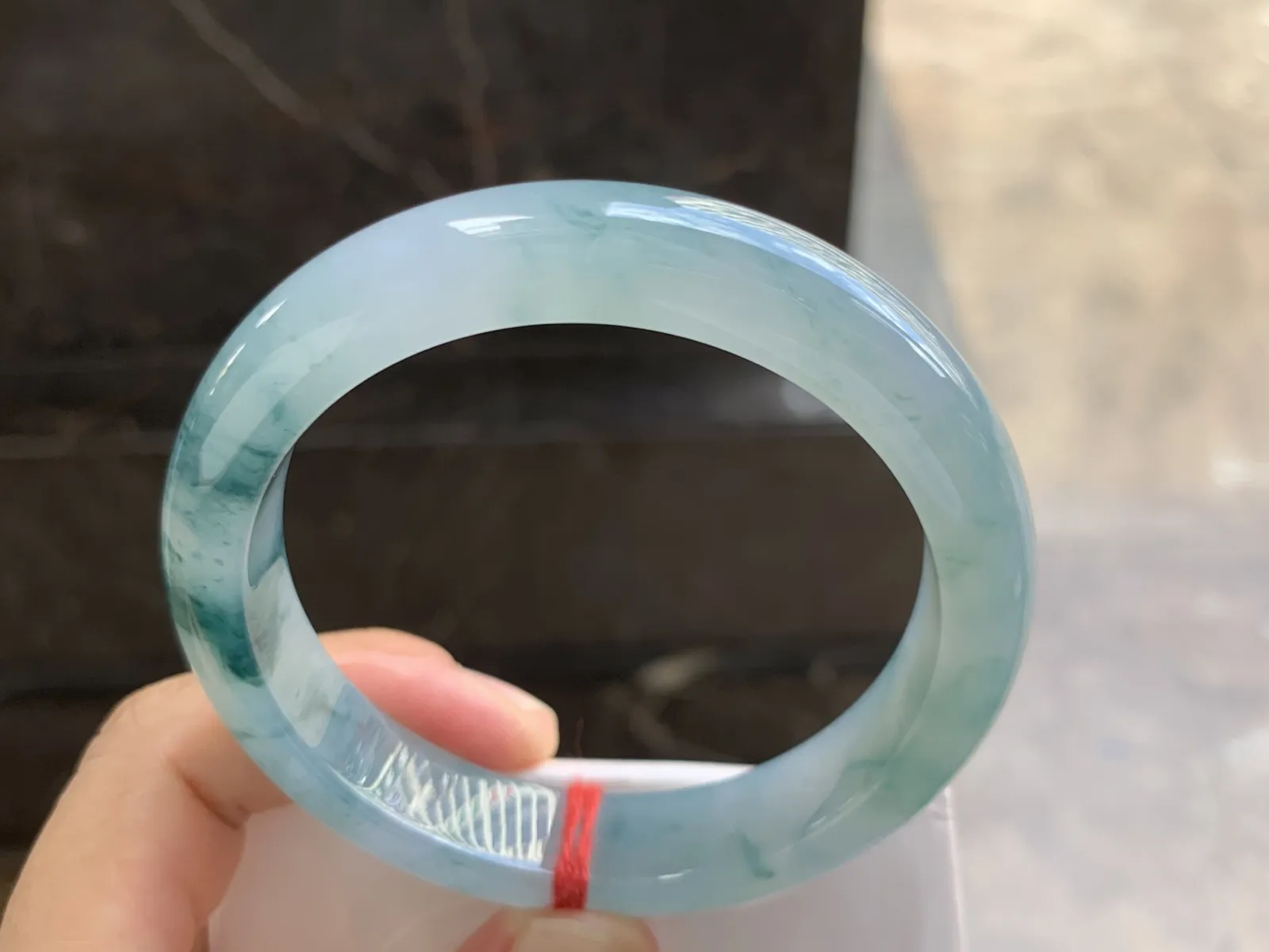 57.5-12.5-8.6mm
冰种蓝花手镯 水润光泽 透亮