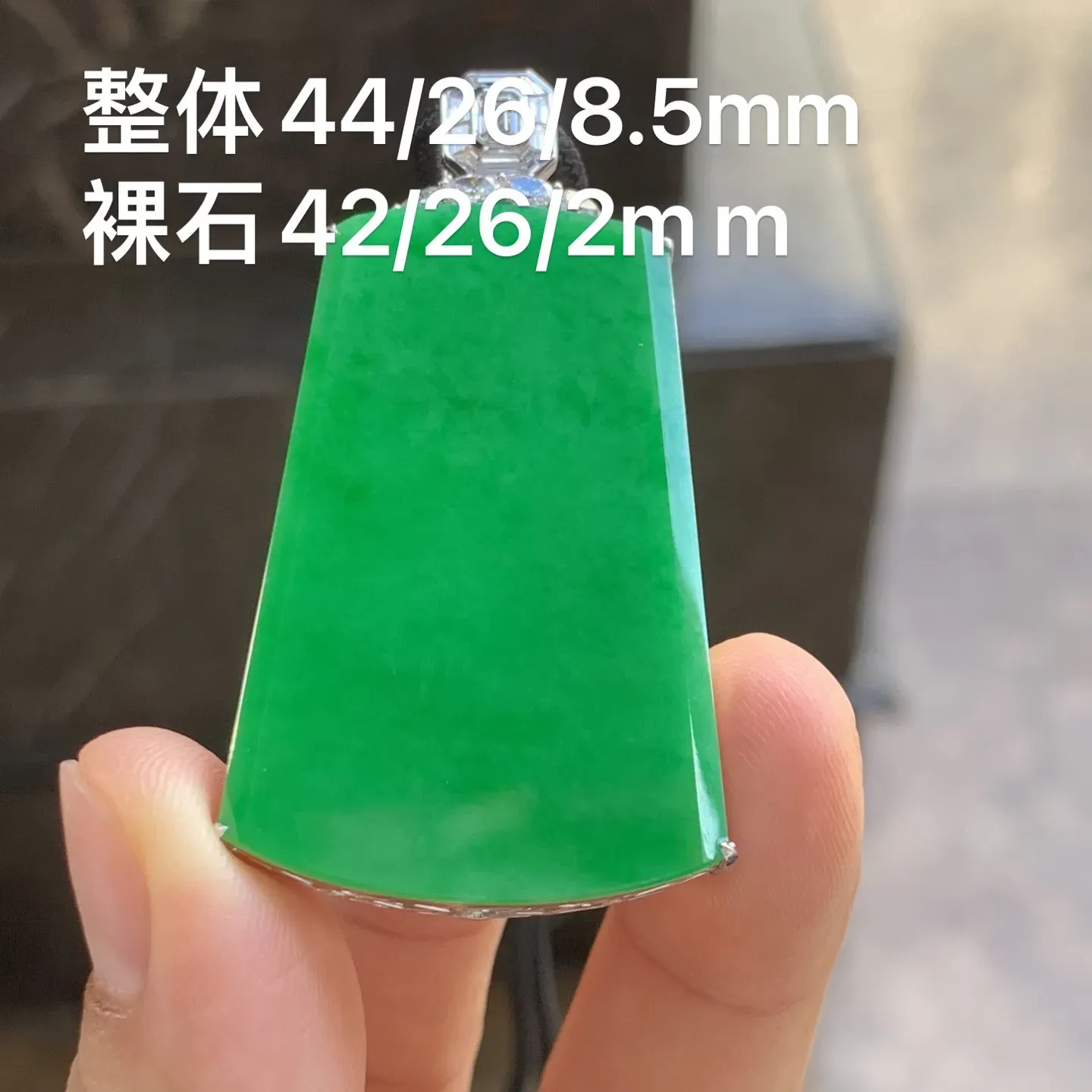 满色无事牌 颜色辣绿 18K金镶嵌
l