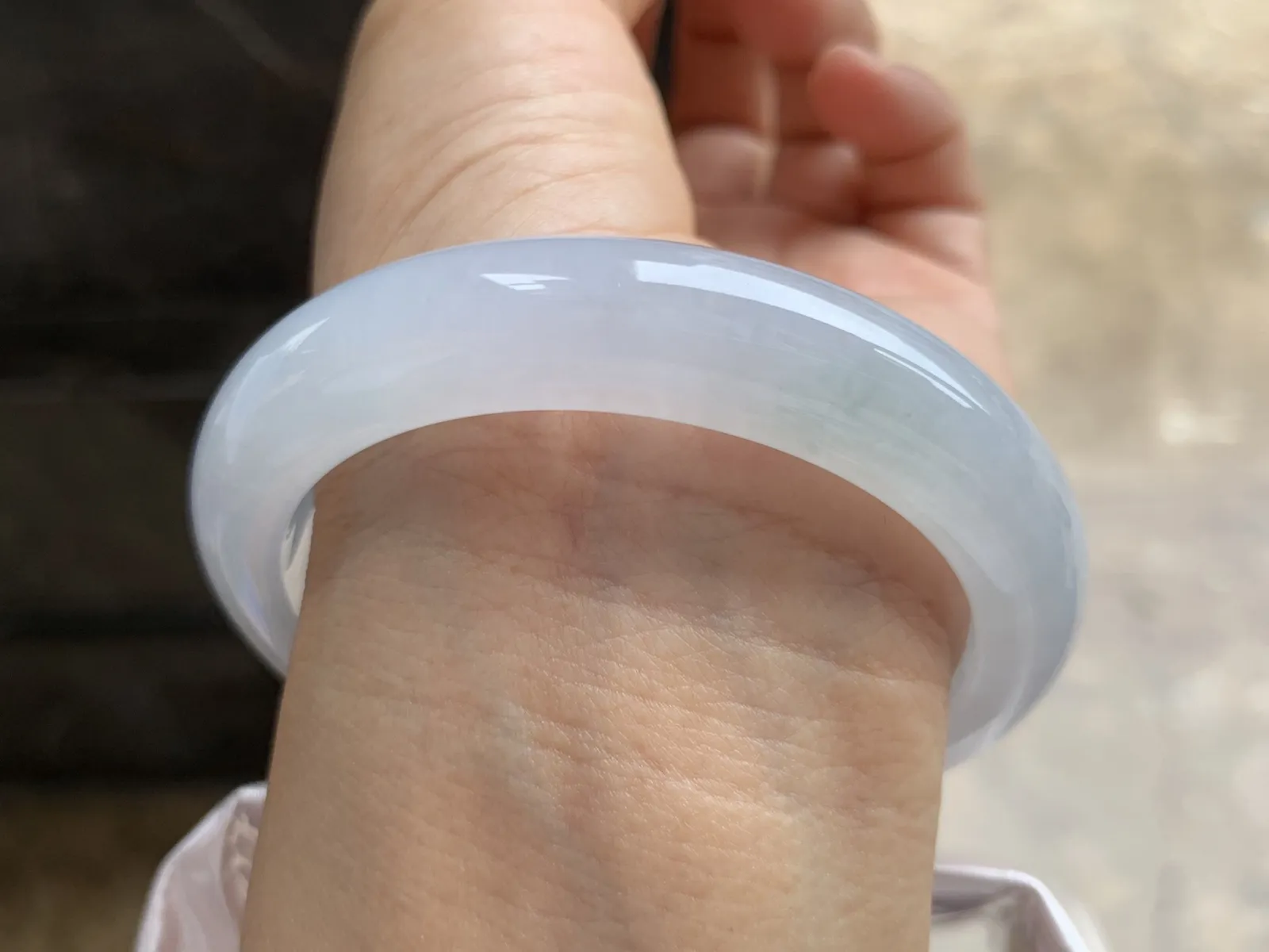56-12-9mm
冰种淡春底手镯 水润干净 清爽