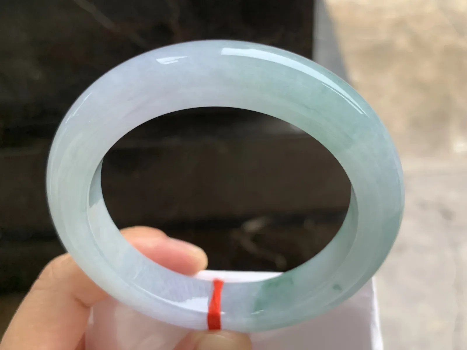 57-12-9.8mm
飘花手镯 淡春彩飘花 底子细腻 花色漂亮
推荐