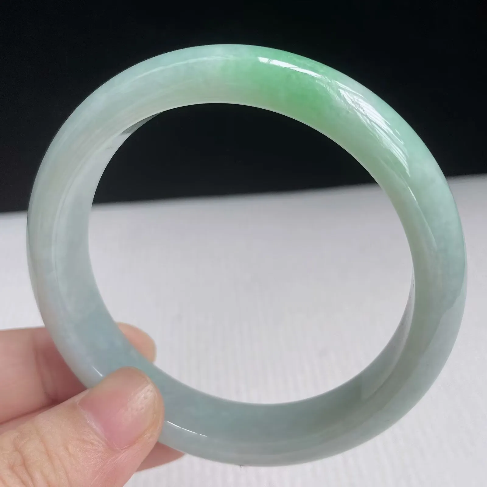55圈有种有色天然翡翠玉手镯好种水浅绿水润手镯49.66g