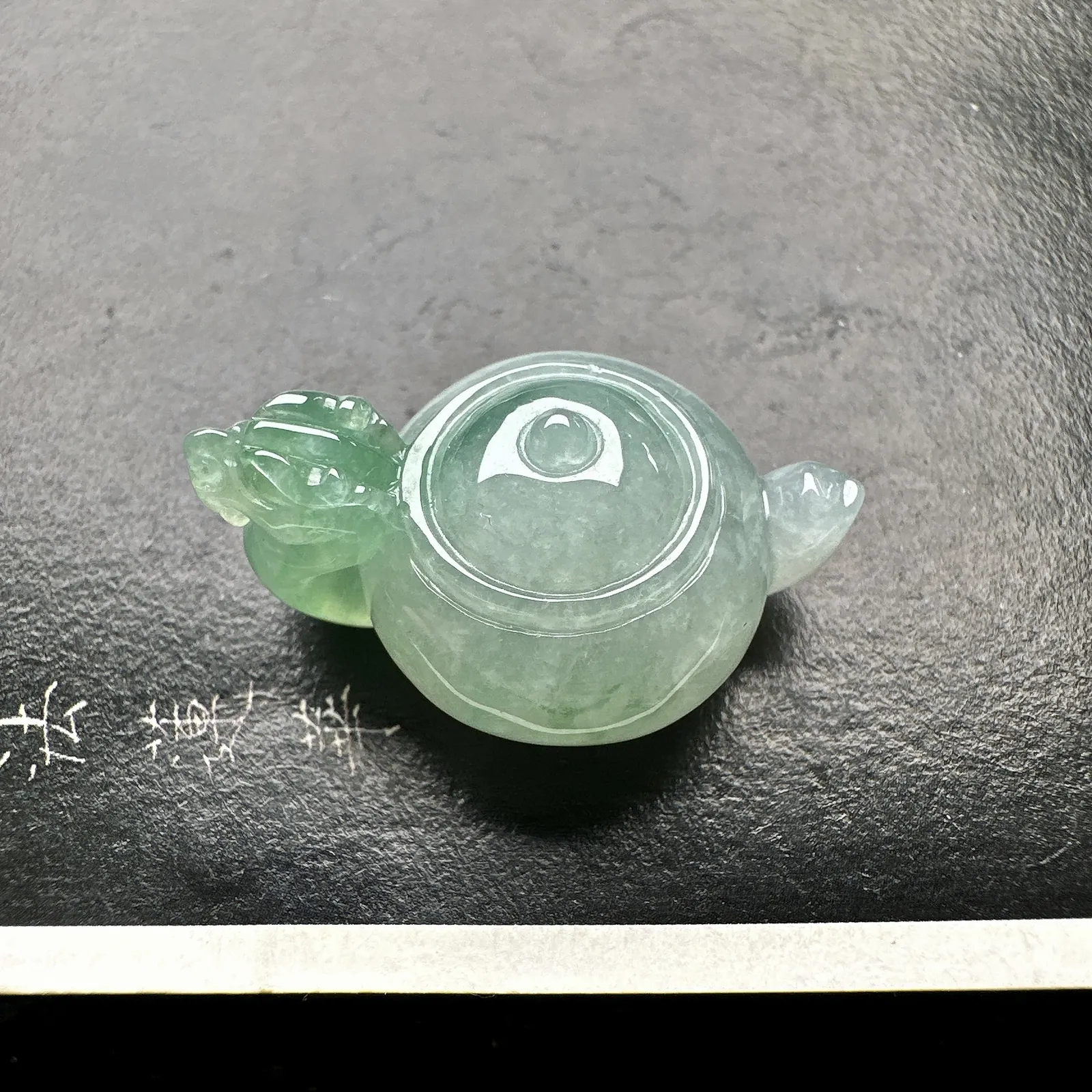 【冰种飘绿把把壶】质地细腻，冰润十足，内外兼修，招财神器