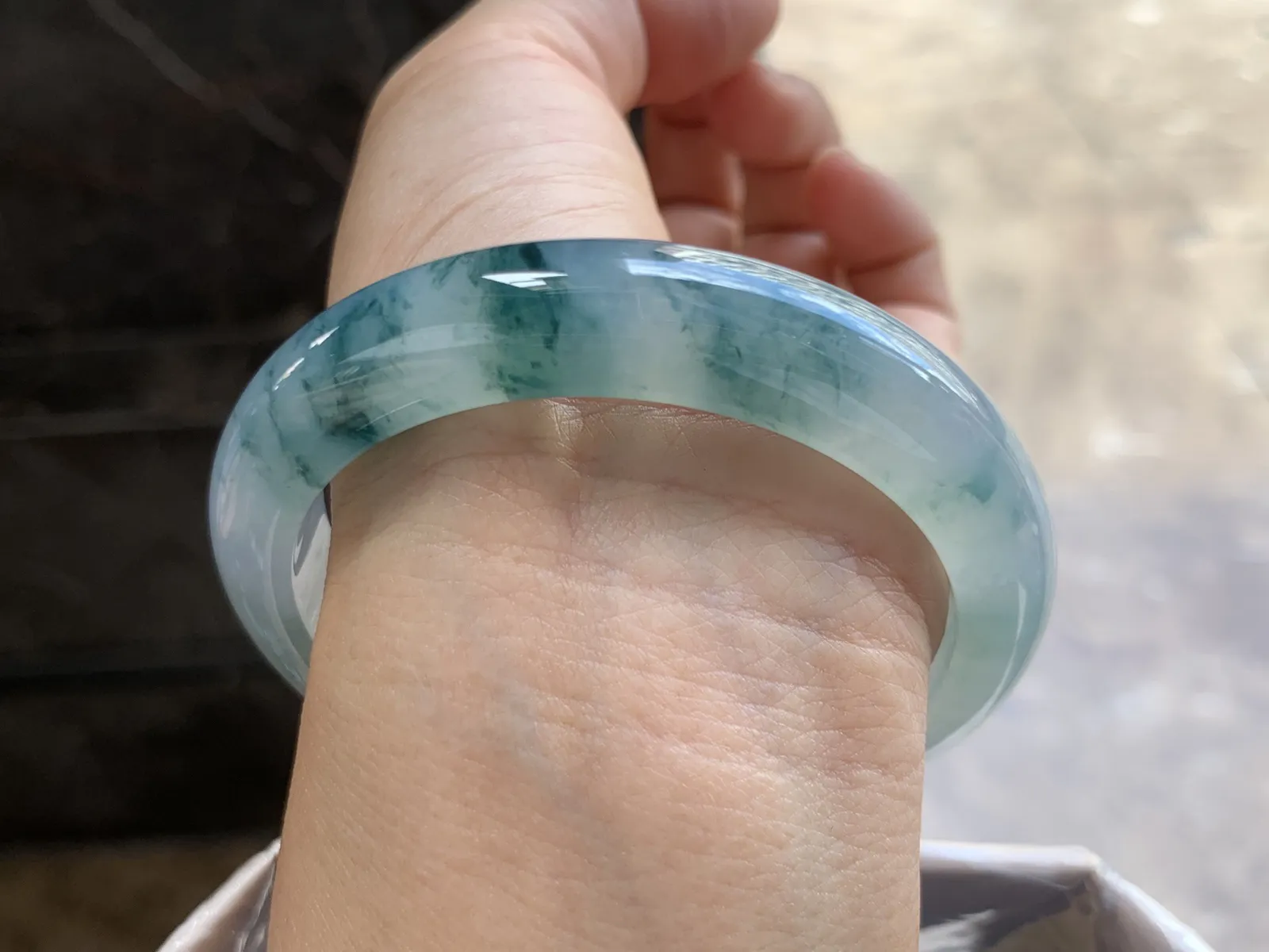57.5-12.5-8.6mm
冰种蓝花手镯 水润光泽 透亮