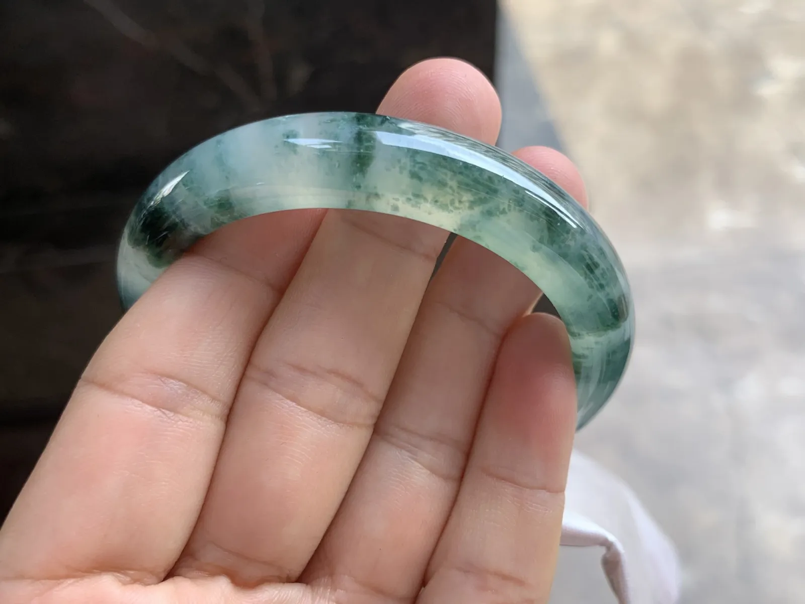 53-12-7.5mm
冰种飘花贵妃手镯 特色水草花 正圈50/51可带