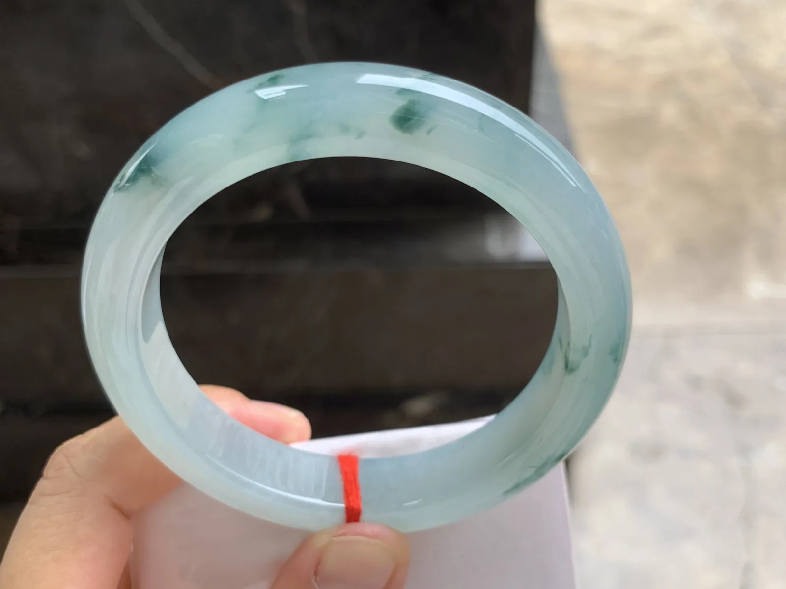 59-12.6-9.8mm
冰种飘花手镯 水润冰透 清爽 漂亮