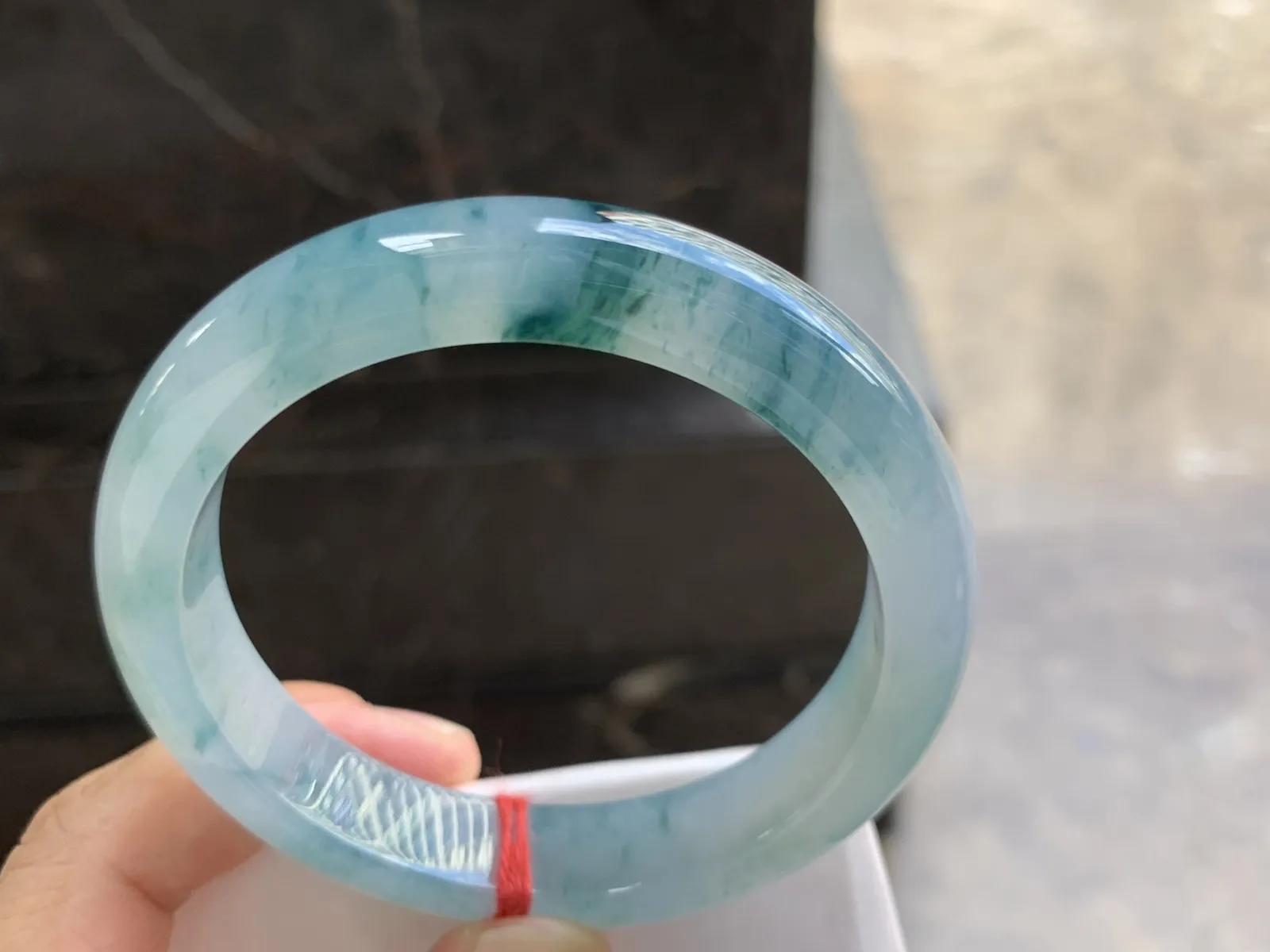 57.5-12.5-8.6mm
冰种蓝花手镯 水润光泽 透亮