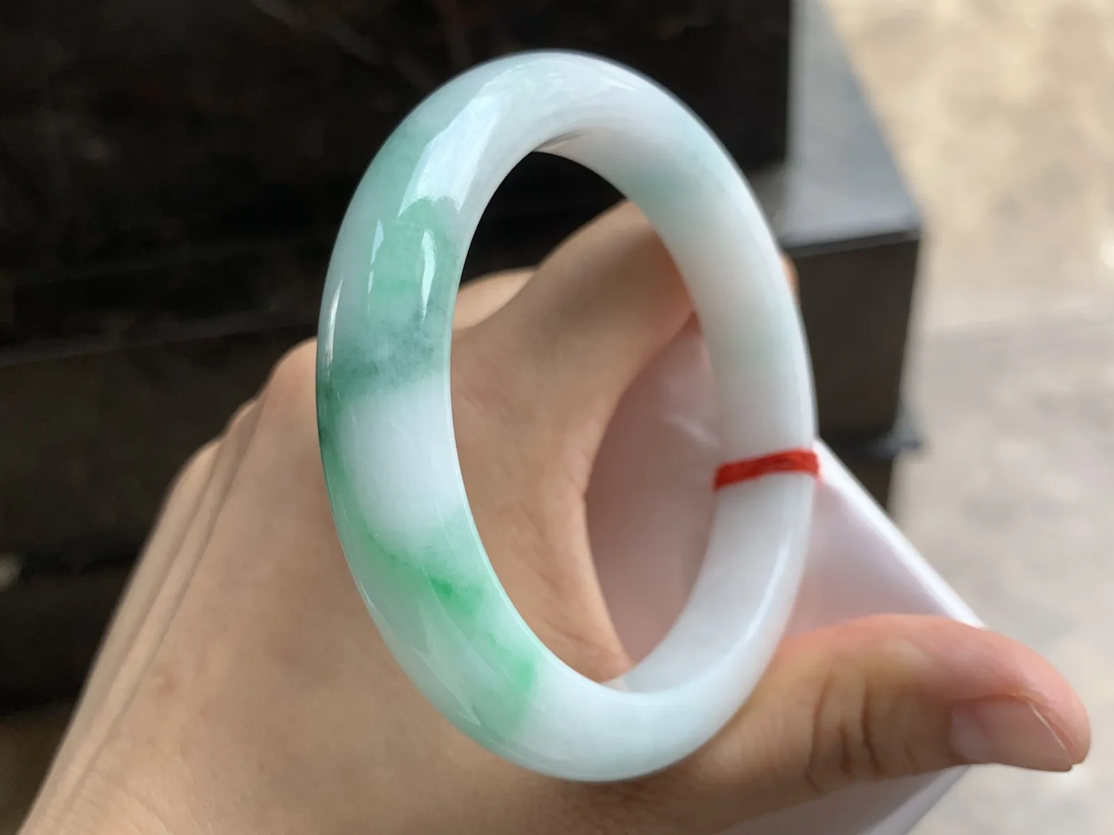 58-11.5-8.7mm
白底青手镯 底子细腻干净 清爽
