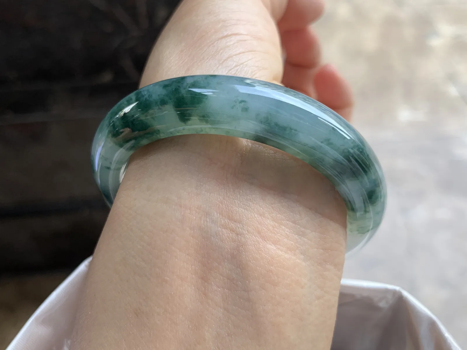 52.5-12-9mm
飘花手镯 底子细腻 花色浓郁 性价比推荐