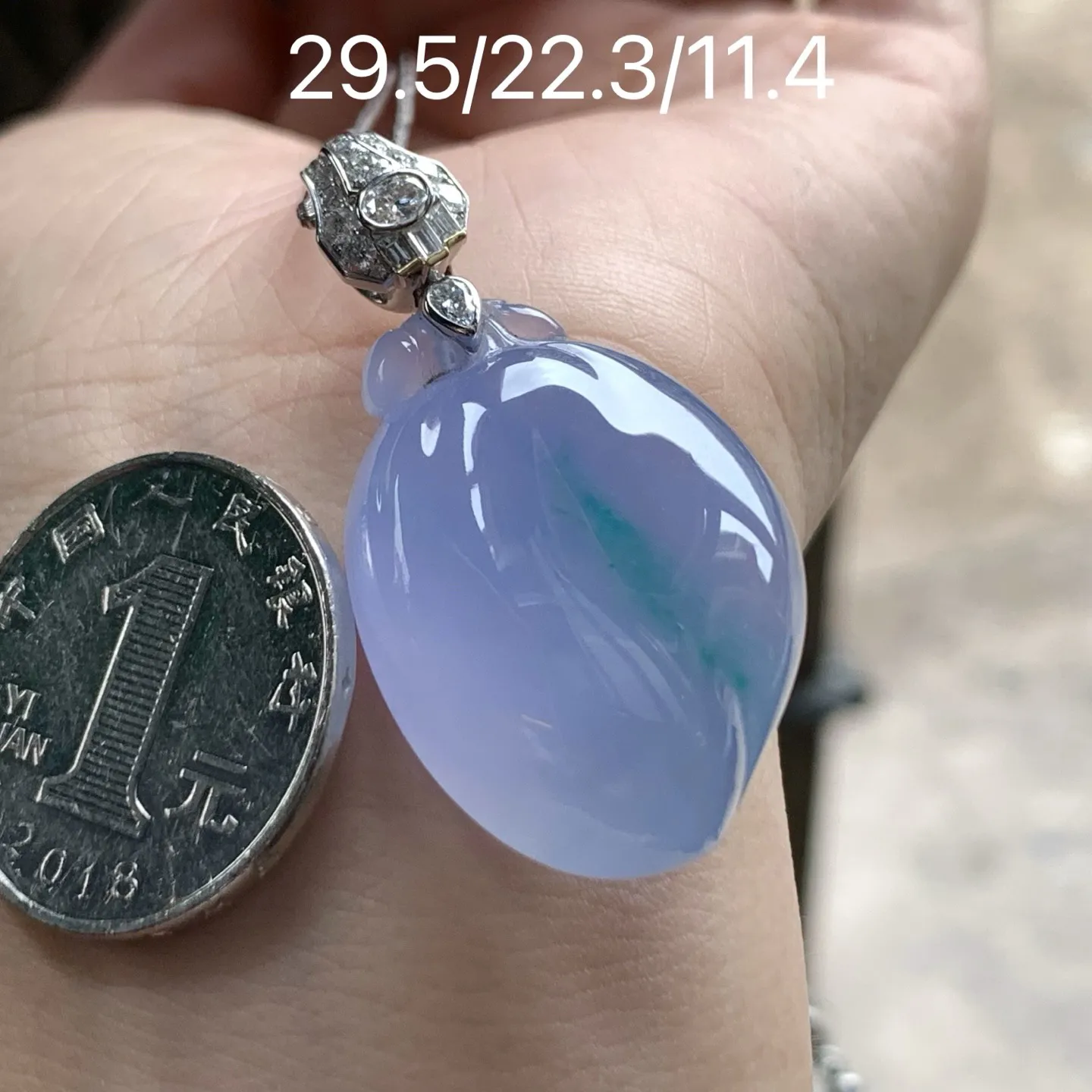 冰种春彩福瓜 厚装大气，品相好颜色浓郁～