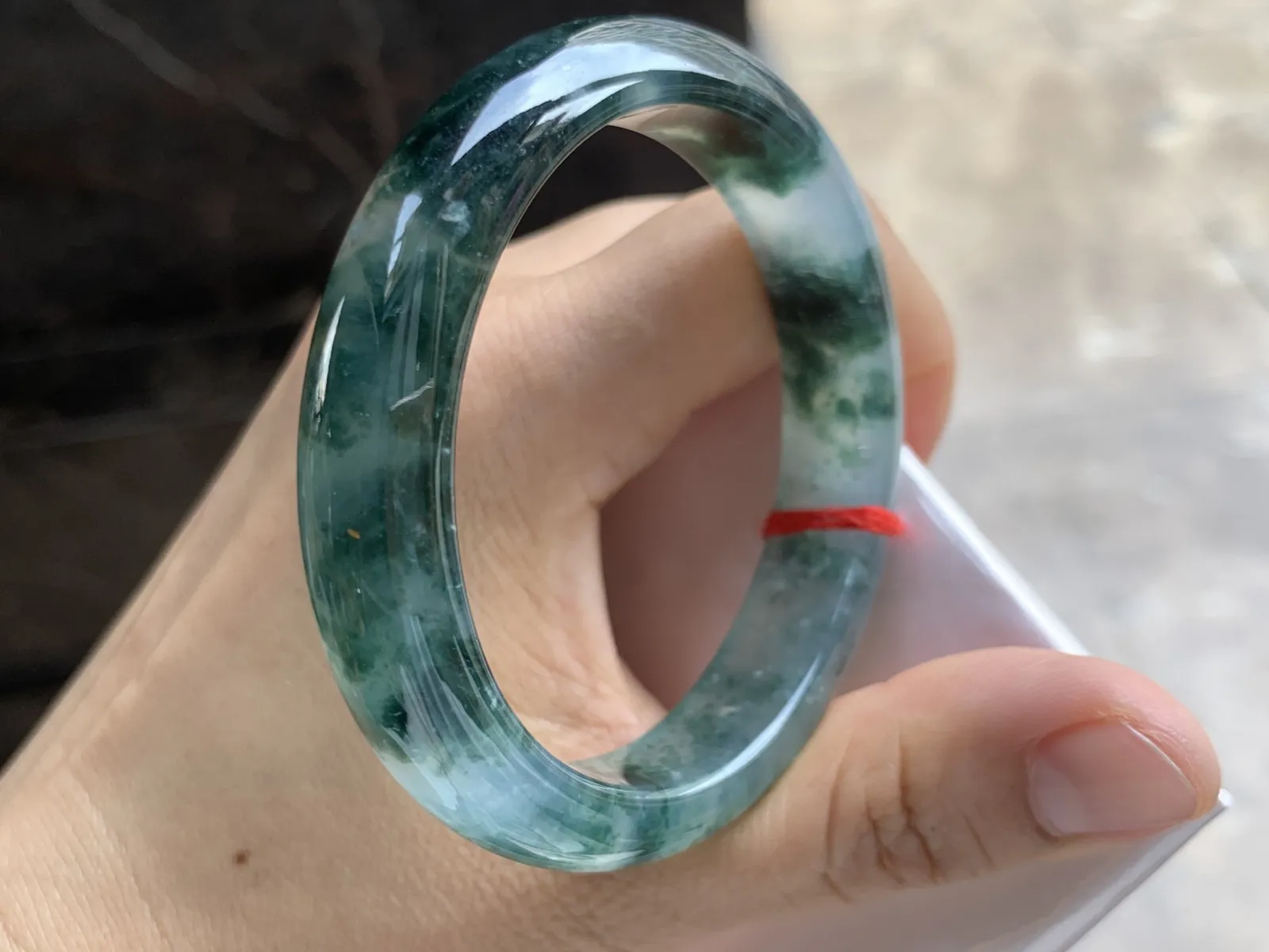 53-12-7.5mm
冰种飘花贵妃手镯 特色水草花 正圈50/51可带
