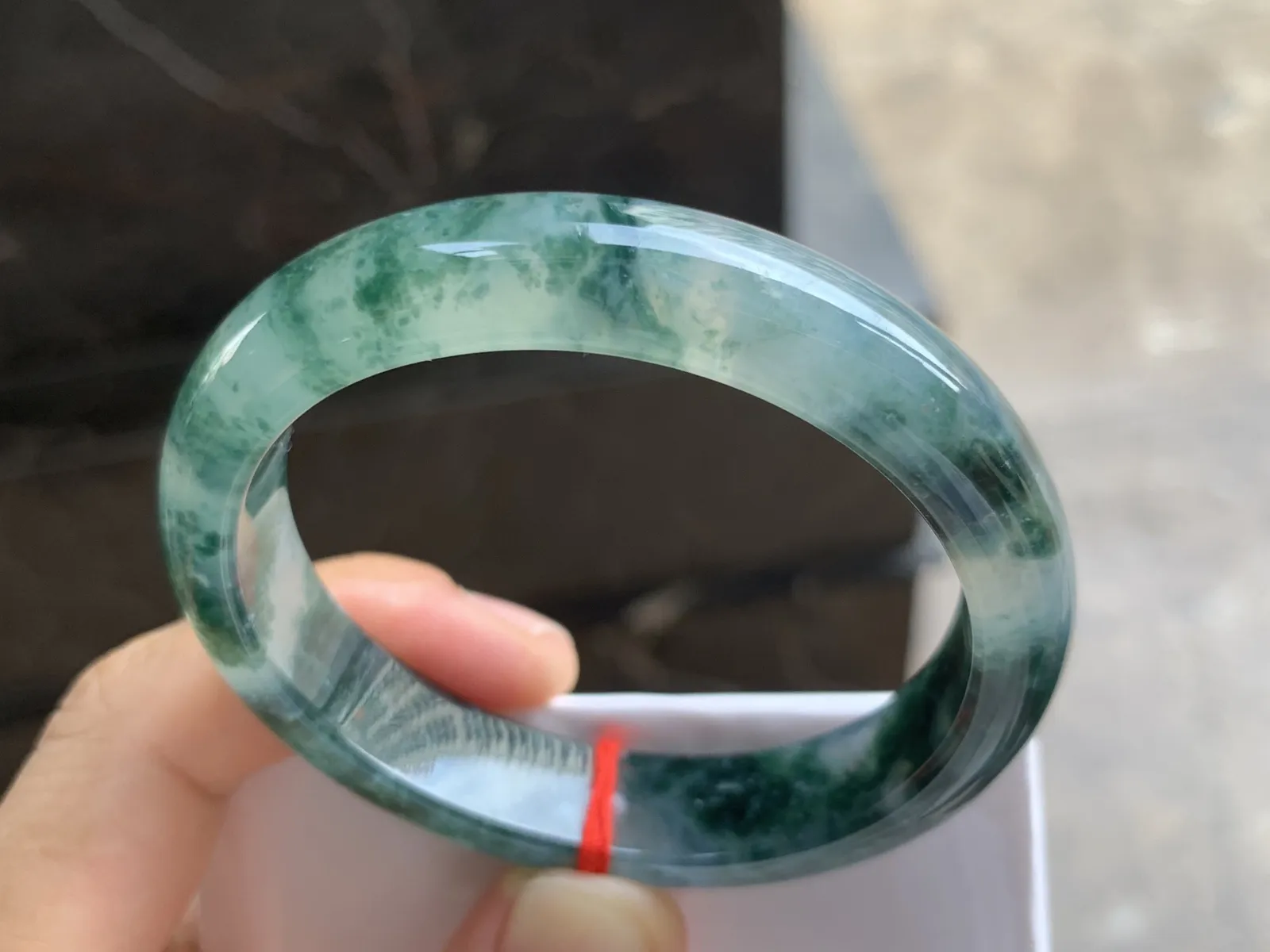 53-12-7.5mm
冰种飘花贵妃手镯 特色水草花 正圈50/51可带