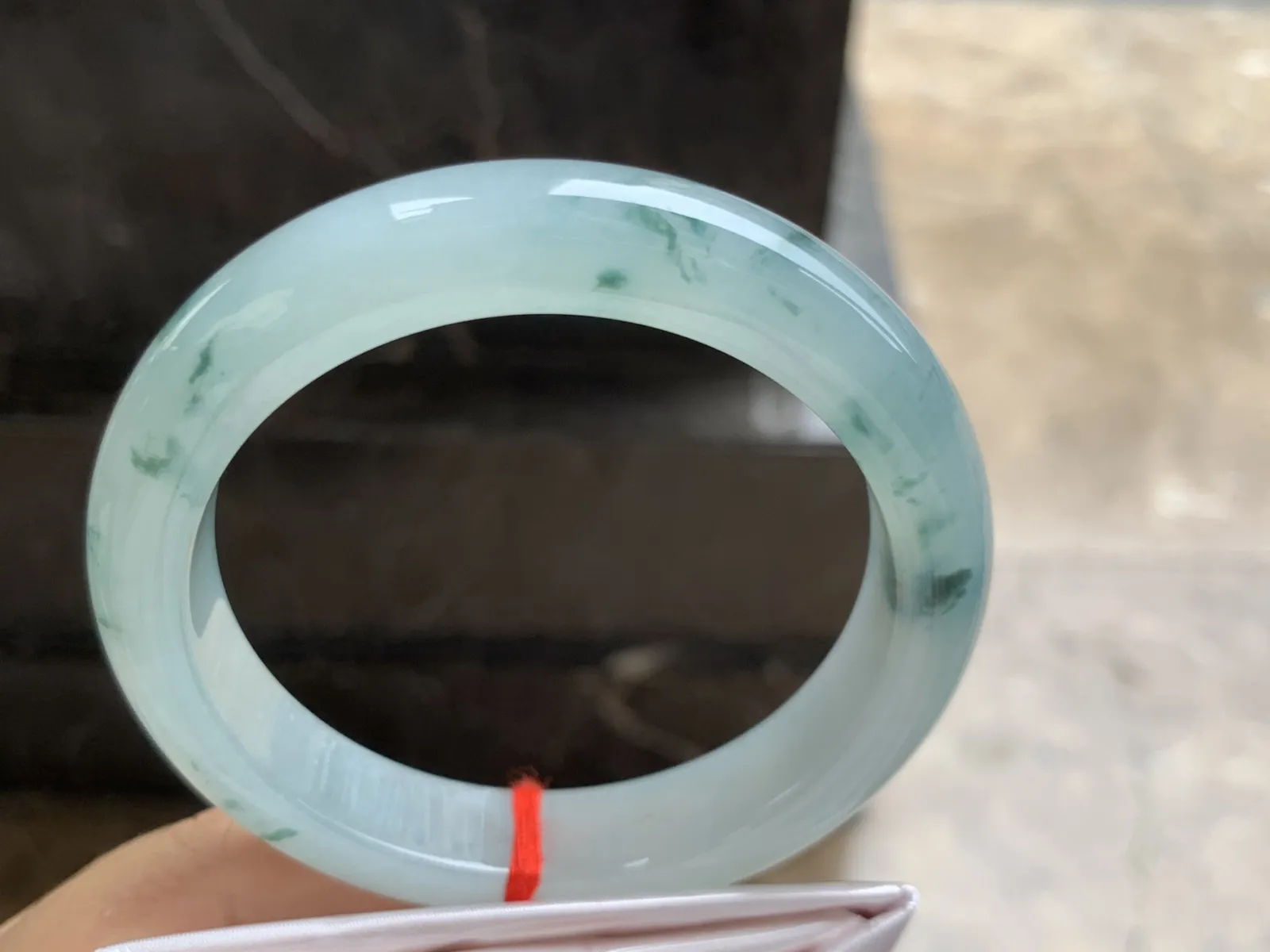 59-12.6-9.8mm
冰种飘花手镯 水润冰透 清爽 漂亮