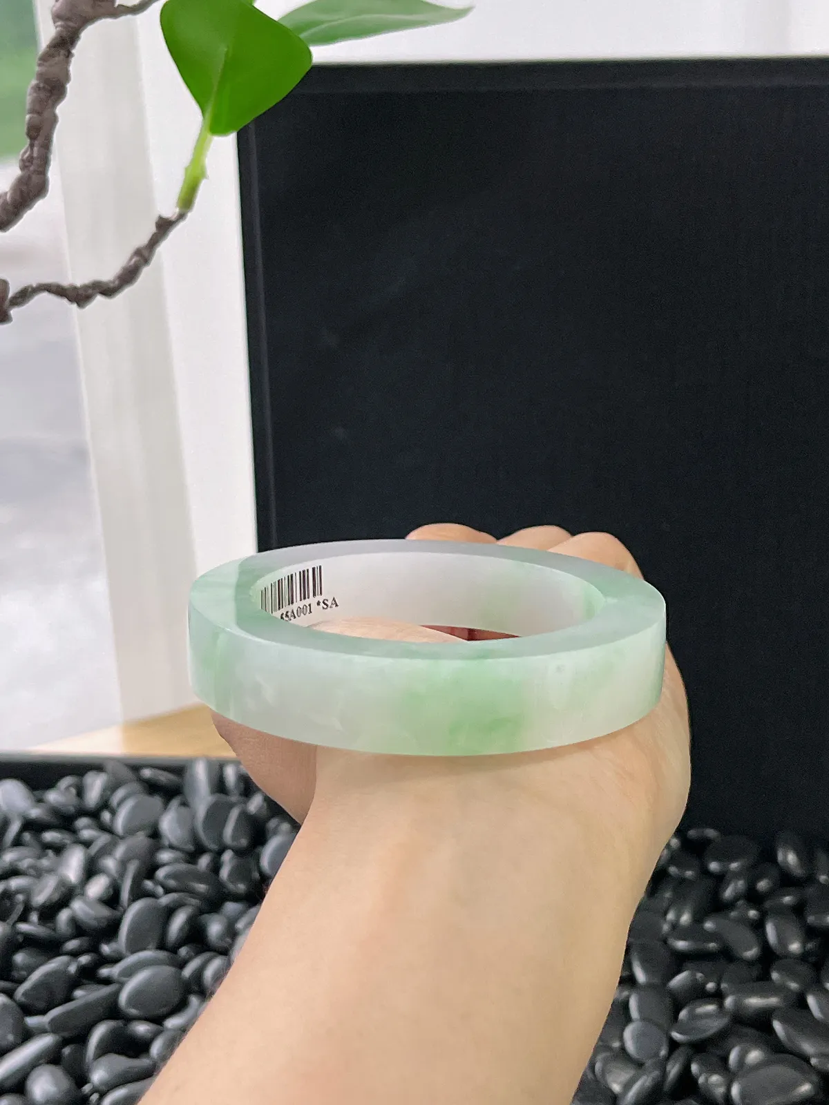 冰糯种飘绿毛胚，正圈最大做57圈口，最小做54.3圈口